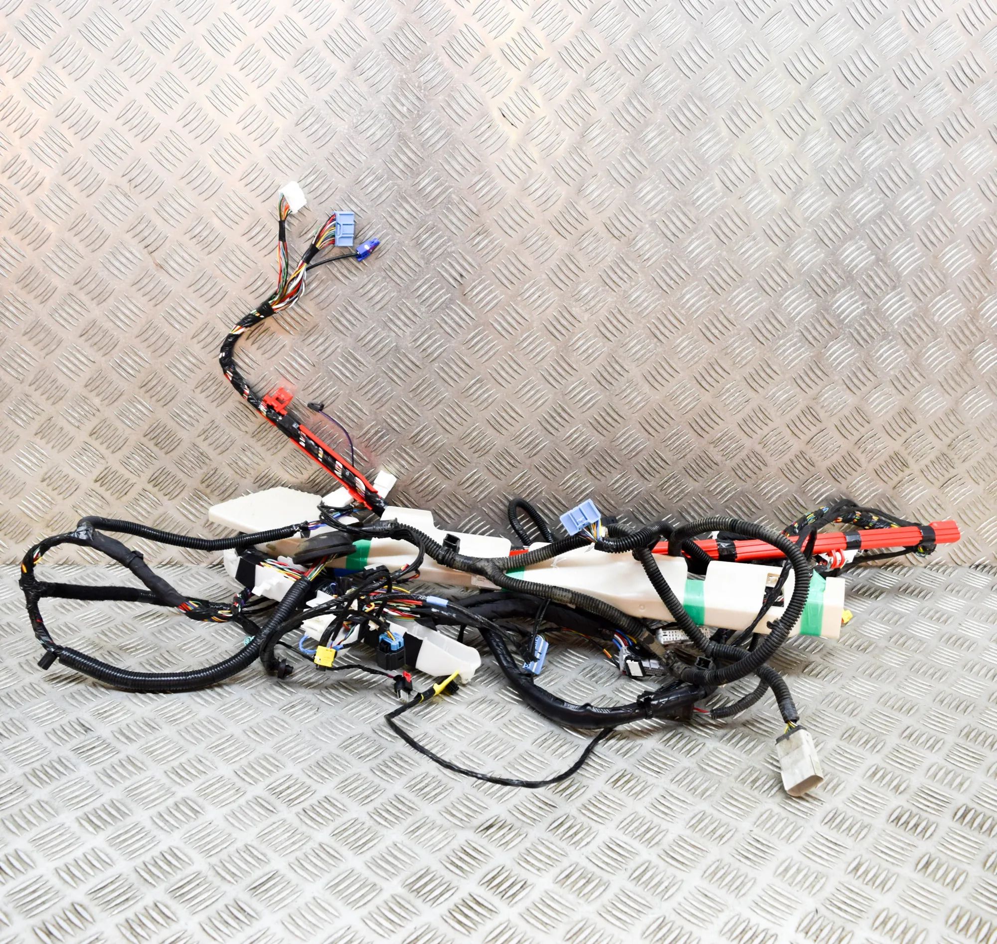 Tesla Model 3 Interior Left Side Wiring Harness Interior Left Side Wiring Harness — TESLA MODEL...