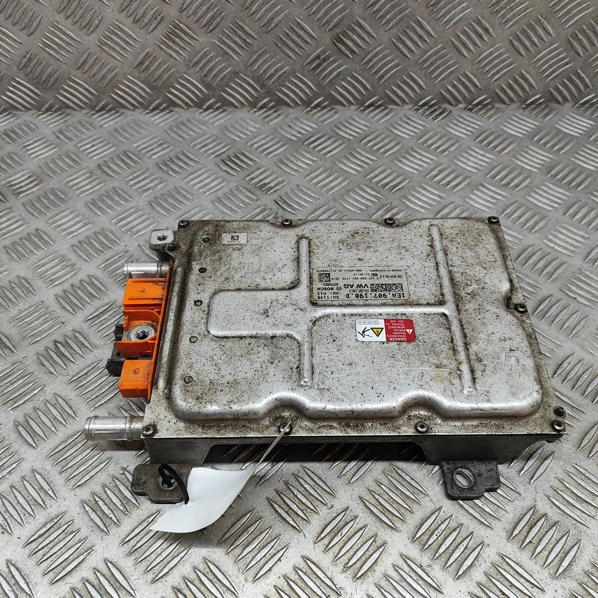 Volkswagen ID.3 Voolukonverter 12v-230v Inverter — VW ID.3 (E11) (2019-...) — 1EA907190...