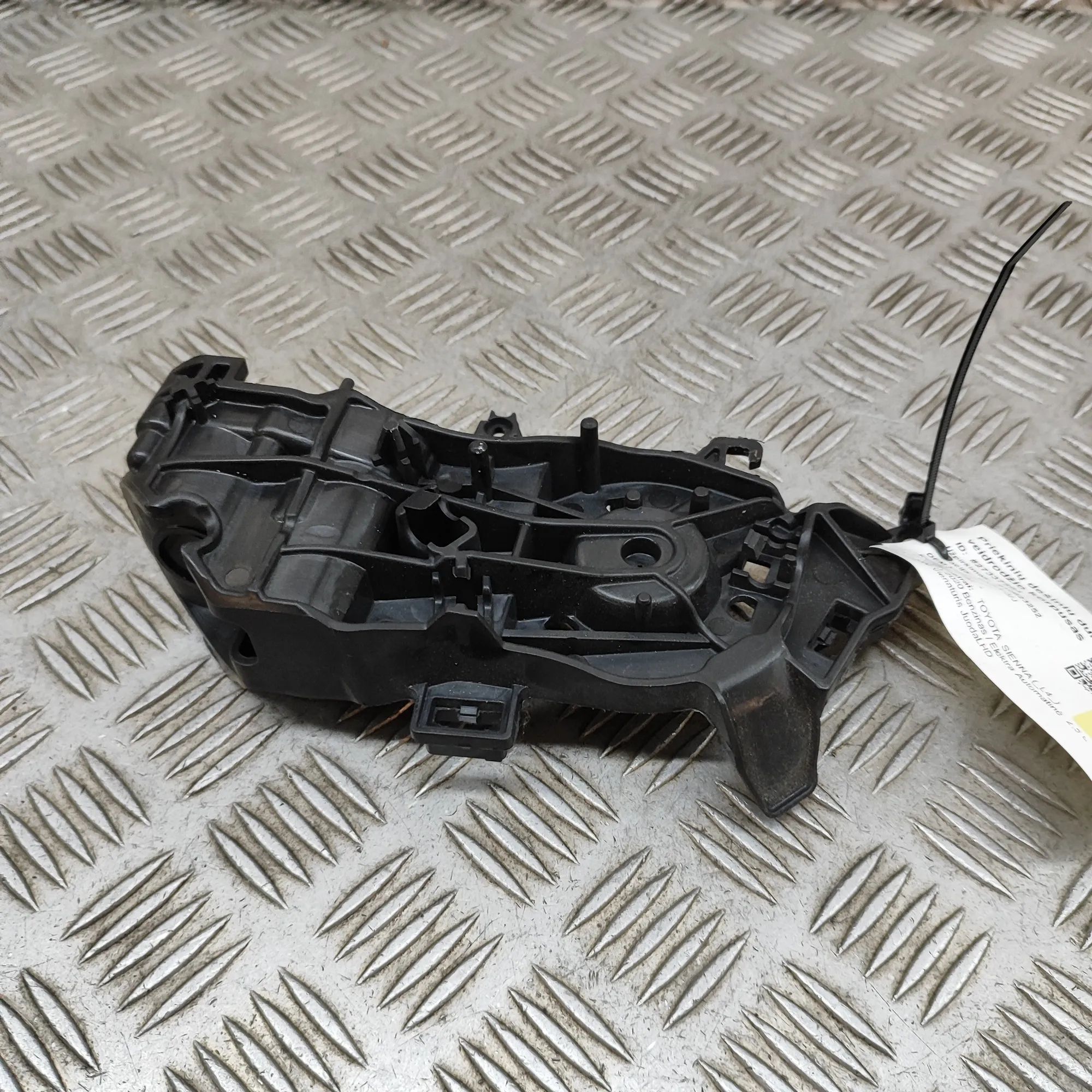 Toyota Sienna Other Body Parts Other Body Parts — TOYOTA SIENNA (_L4_) (2020-....