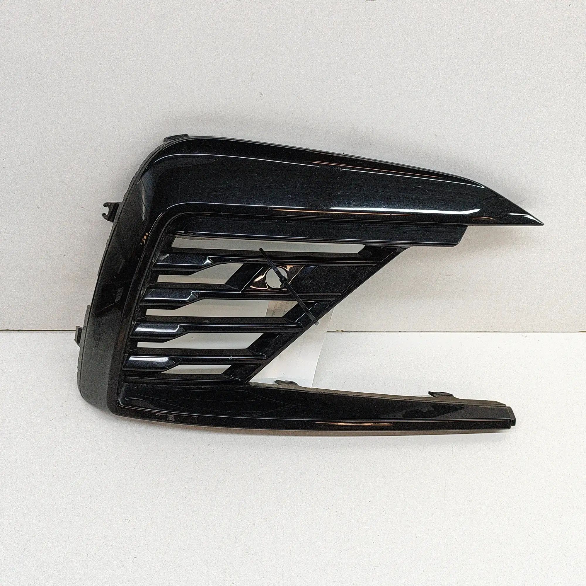 Volvo S90 Front Right Grill Front Right Grill — VOLVO S90 (II) (2016-...) —...