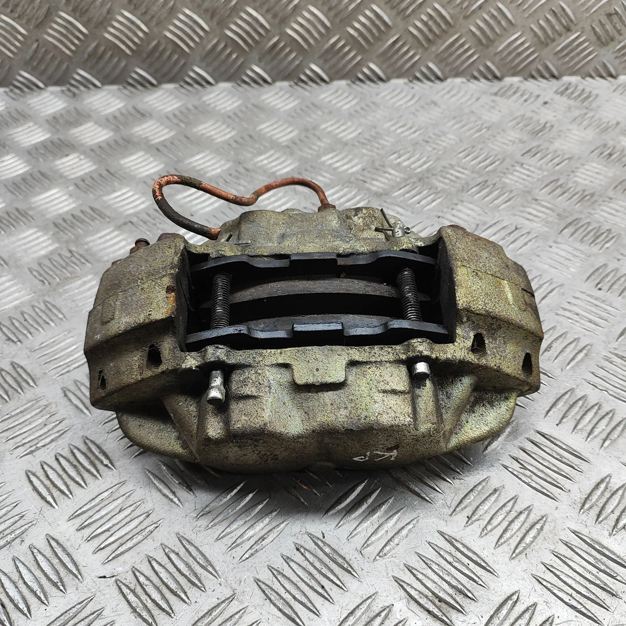 Land Rover Defender Brake caliper — front left Brake caliper — front left — LAND ROVER DEFENDE...
