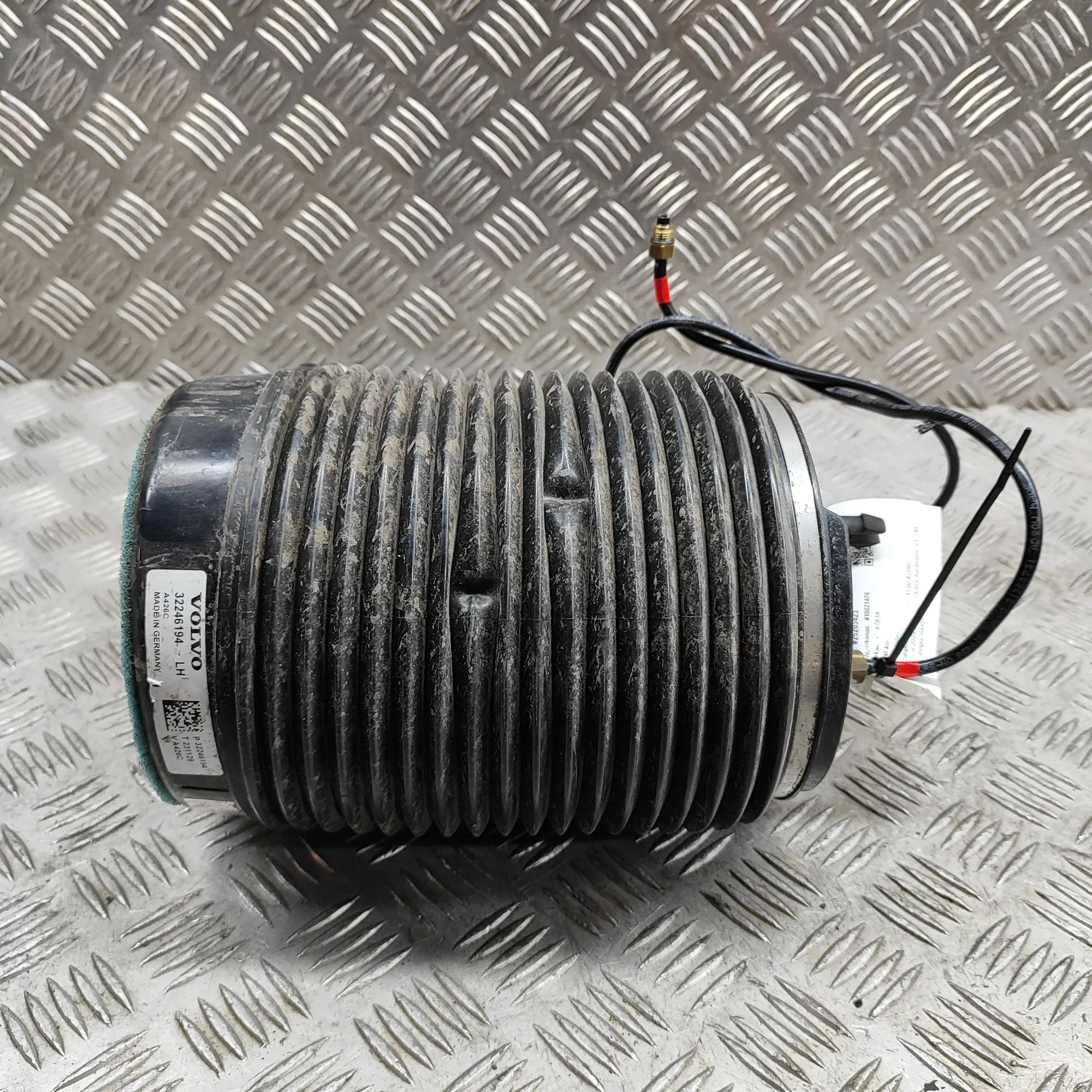 Volvo XC60 Rear Left Air Suspension Spring Bag Rear Left Air Suspension Spring Bag — VOLVO XC6...