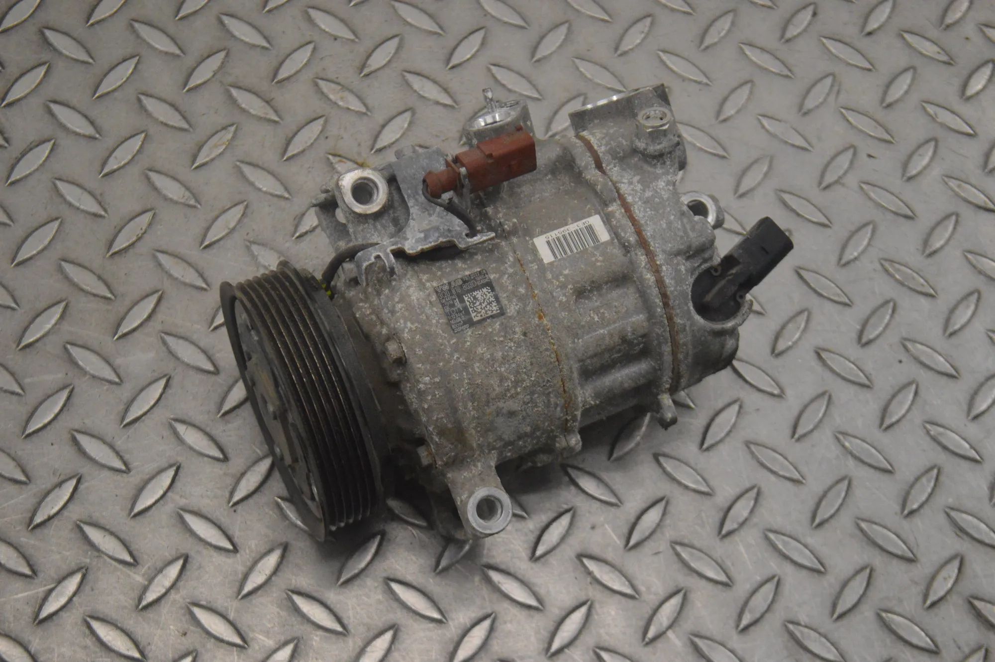 Volkswagen Golf 8 Air-conditioning compressor Air-conditioning compressor — VW GOLF (VIII CD1...