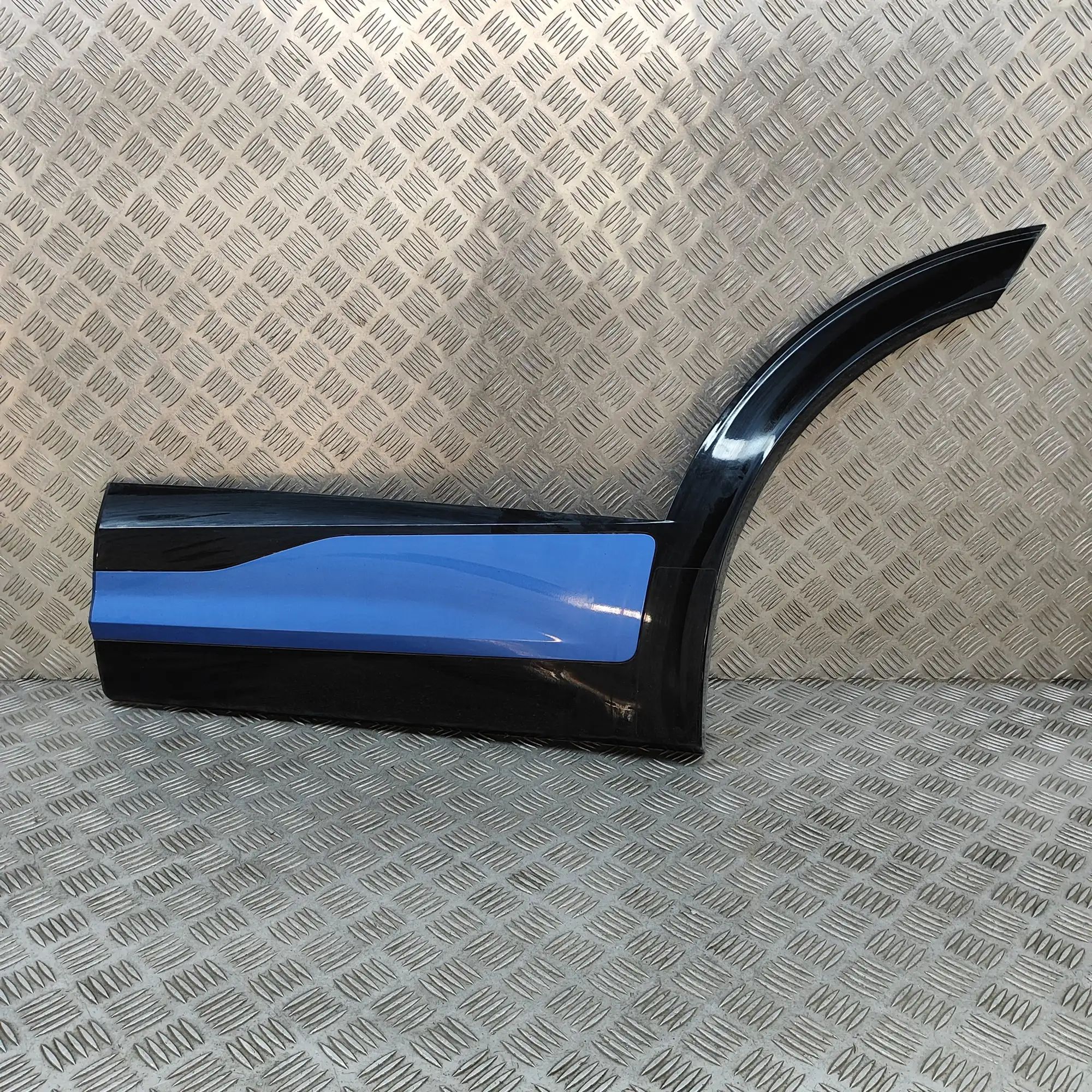 Kia Sportage Lower door moulding — rear left Lower door moulding — rear left — KIA SPORTAGE ...