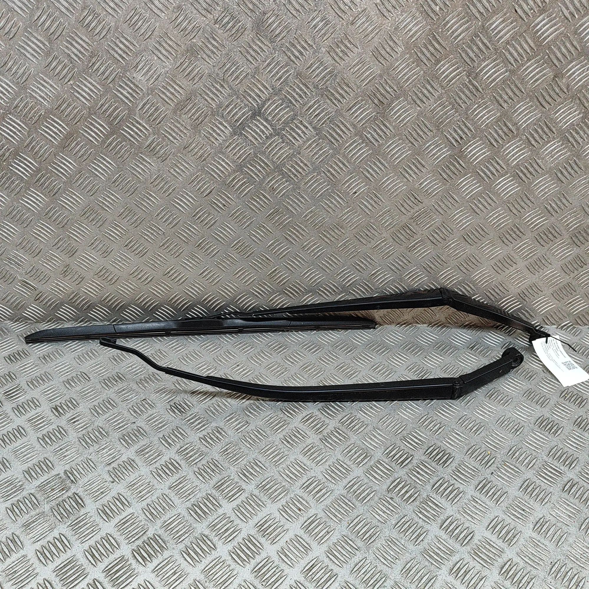 Toyota Sienna Front Wiper Arms Front Wiper Arms — TOYOTA SIENNA (_L4_) (2020-....