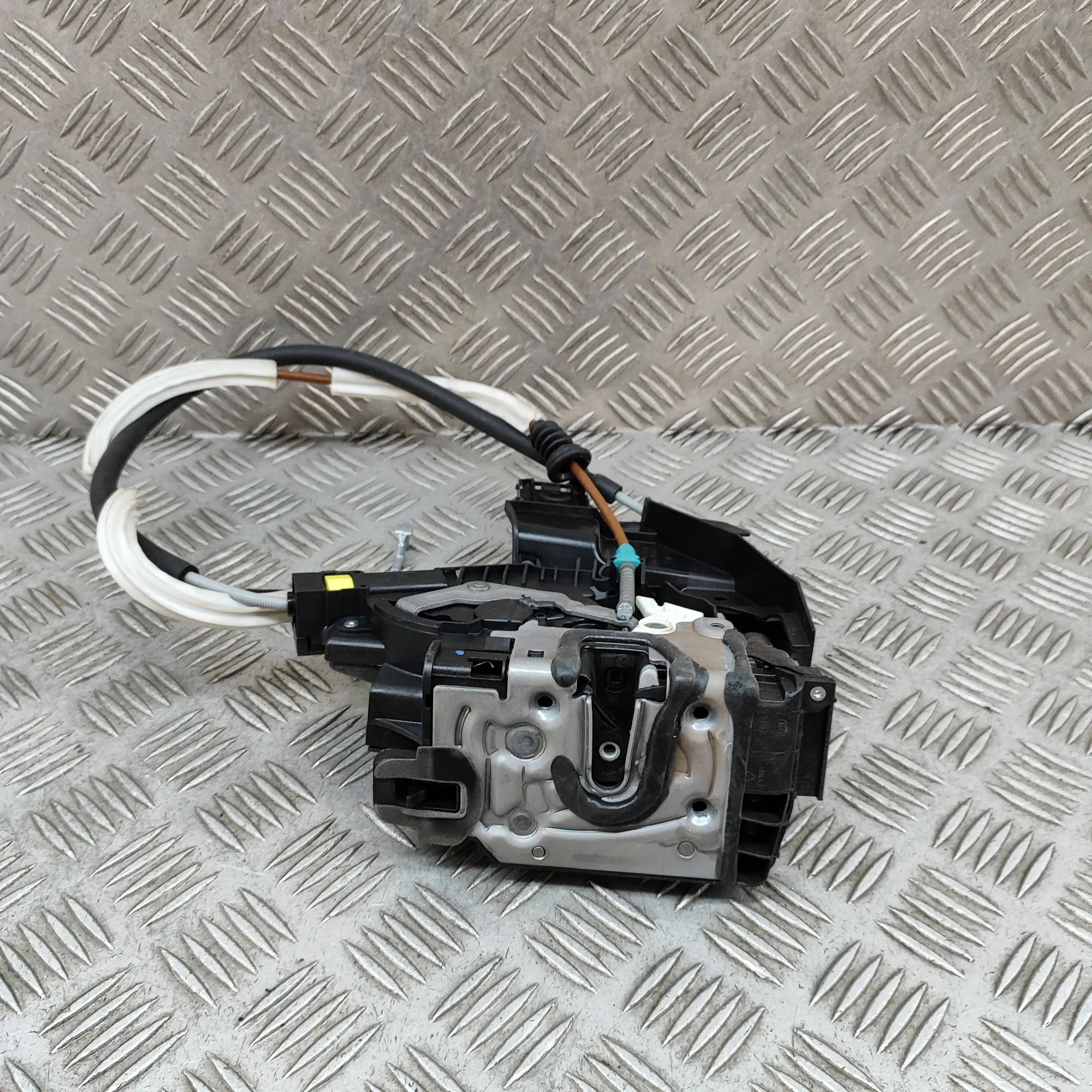 Mercedes-Benz EQS (V297 / X296) Door lock — rear right Door lock — rear right — MERCEDES BENZ EQS (V29...