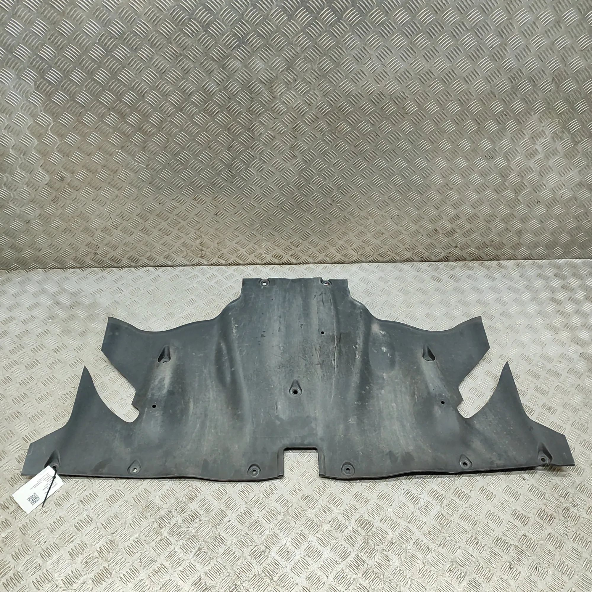 Tesla Model 3 Rear Middle Underbody Cover Rear Middle Underbody Cover — TESLA MODEL 3 (20...