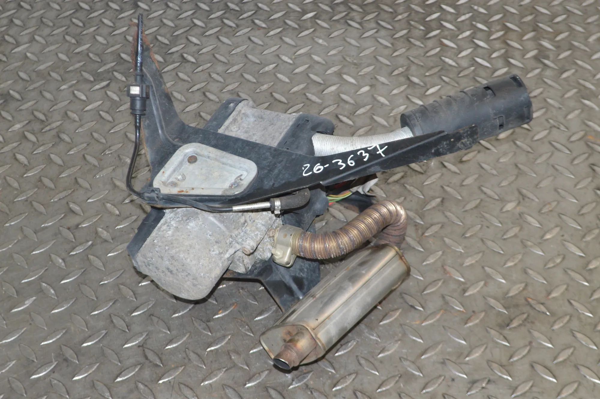 Jaguar XJ Webasto Auxiliary Heater Webasto Auxiliary Heater — JAGUAR XJ (X350) (20...