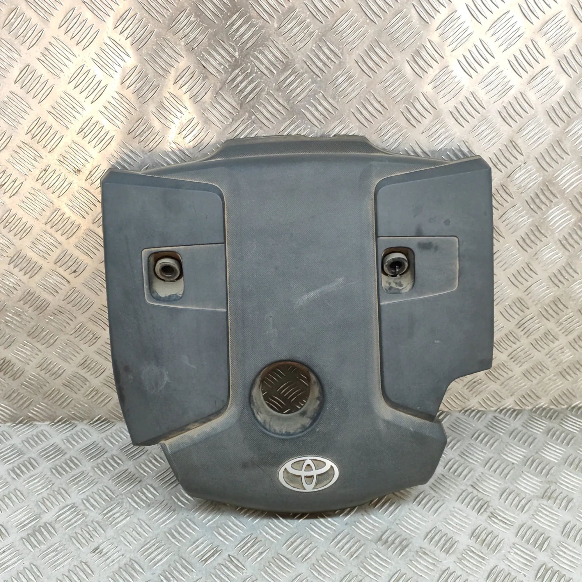 Toyota Hilux Moottori muovikansi Engine cover — TOYOTA HILUX (VIII Pick-up _N1_)...