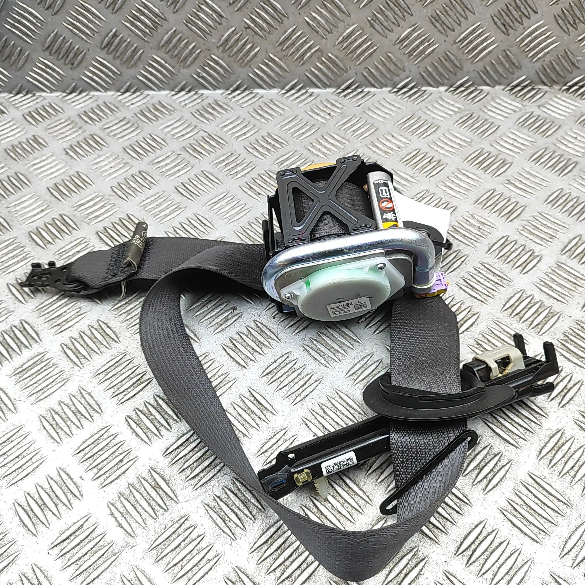 Opel Mokka (A) Front Left Seatbelt Front Left Seatbelt — OPEL MOKKA (MOKKA X) (201...