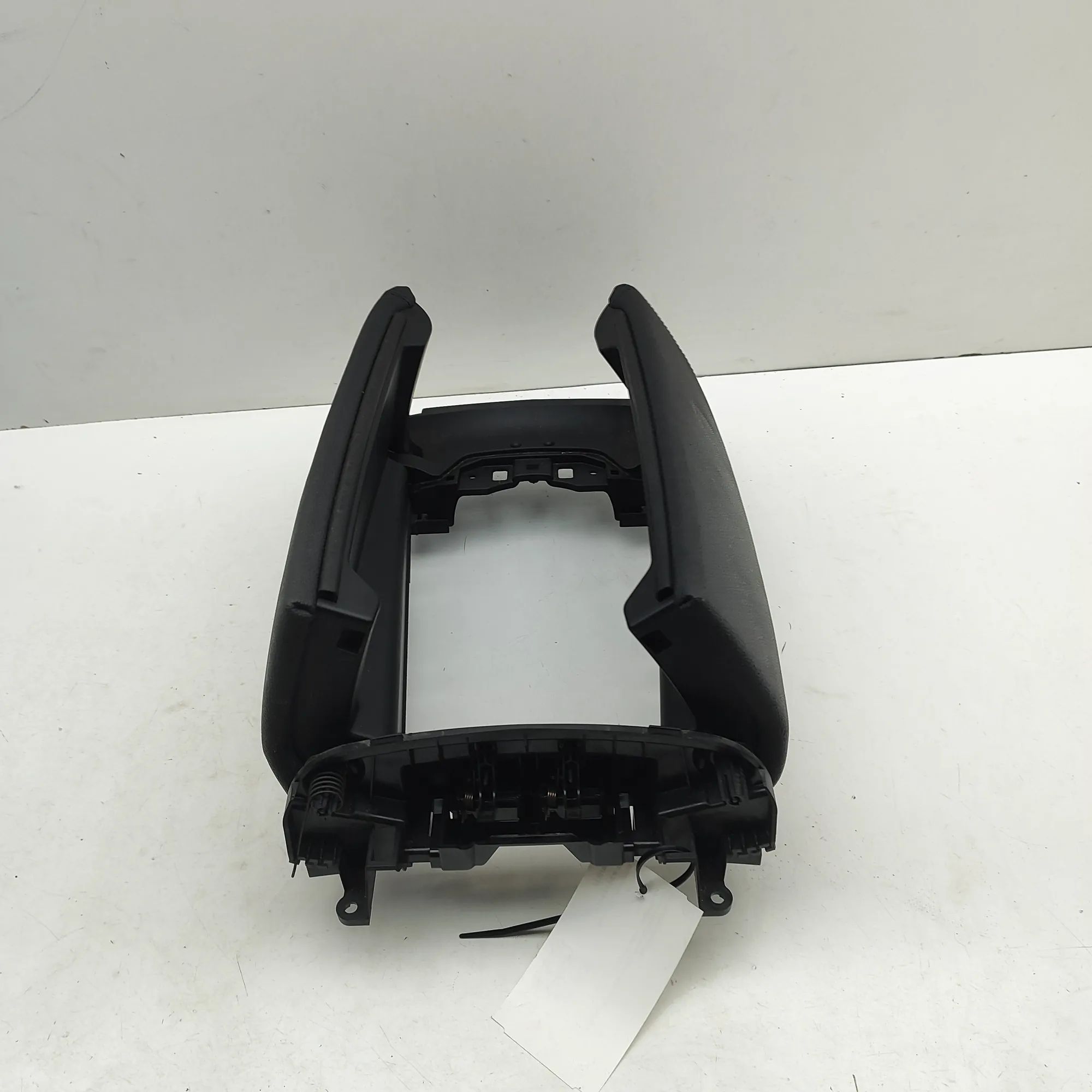 BMW X5 (G05) Käetugi, tagaistmes Armrest — BMW X5 (G05) (2018-...) — 5105181,939...