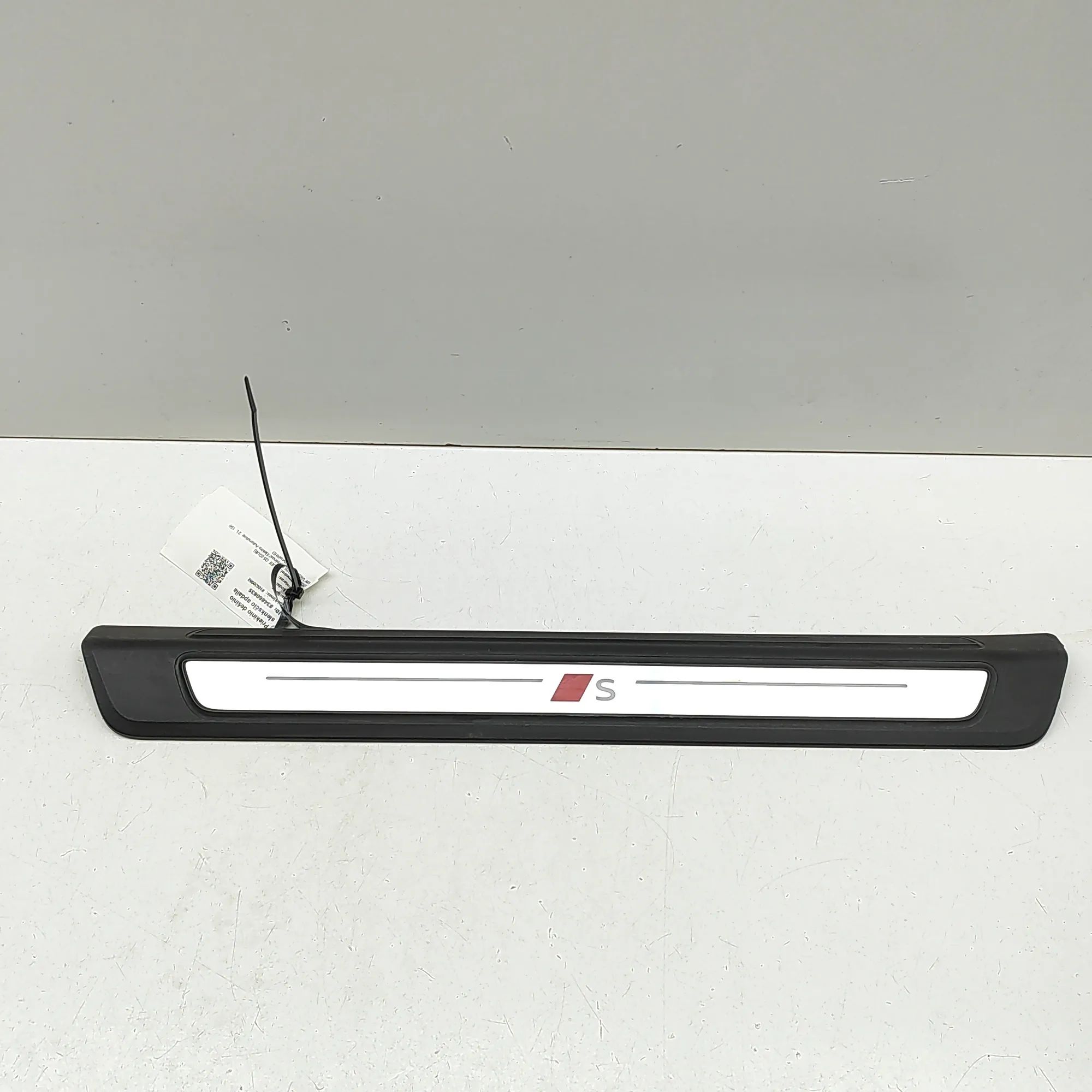 Audi Q5 (GU) Sill trim — front right Sill trim — front right — AUDI Q5 (GUB) (2025-....