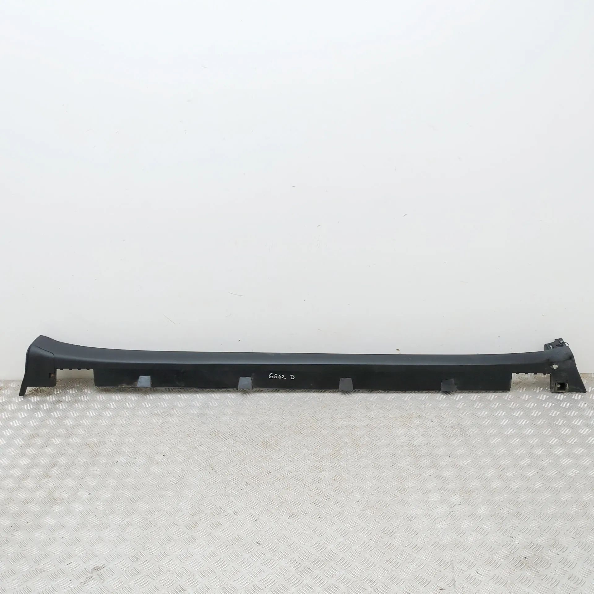 Tesla Model X Right Side Plastic Sideskirt Cover Right Side Plastic Sideskirt Cover — TESLA MODE...
