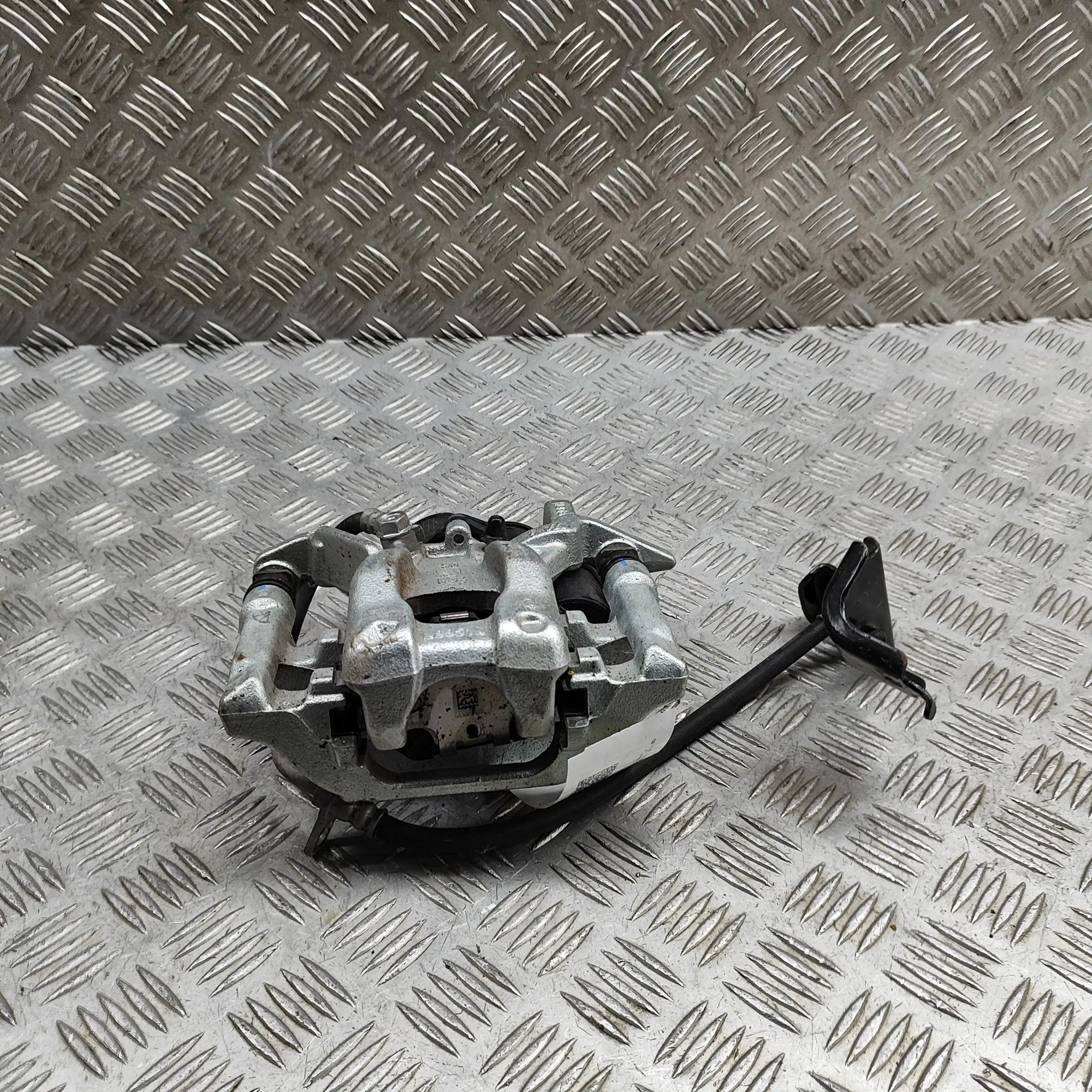 Toyota Yaris Brake caliper — rear left Brake caliper — rear left — TOYOTA YARIS (CROSS...