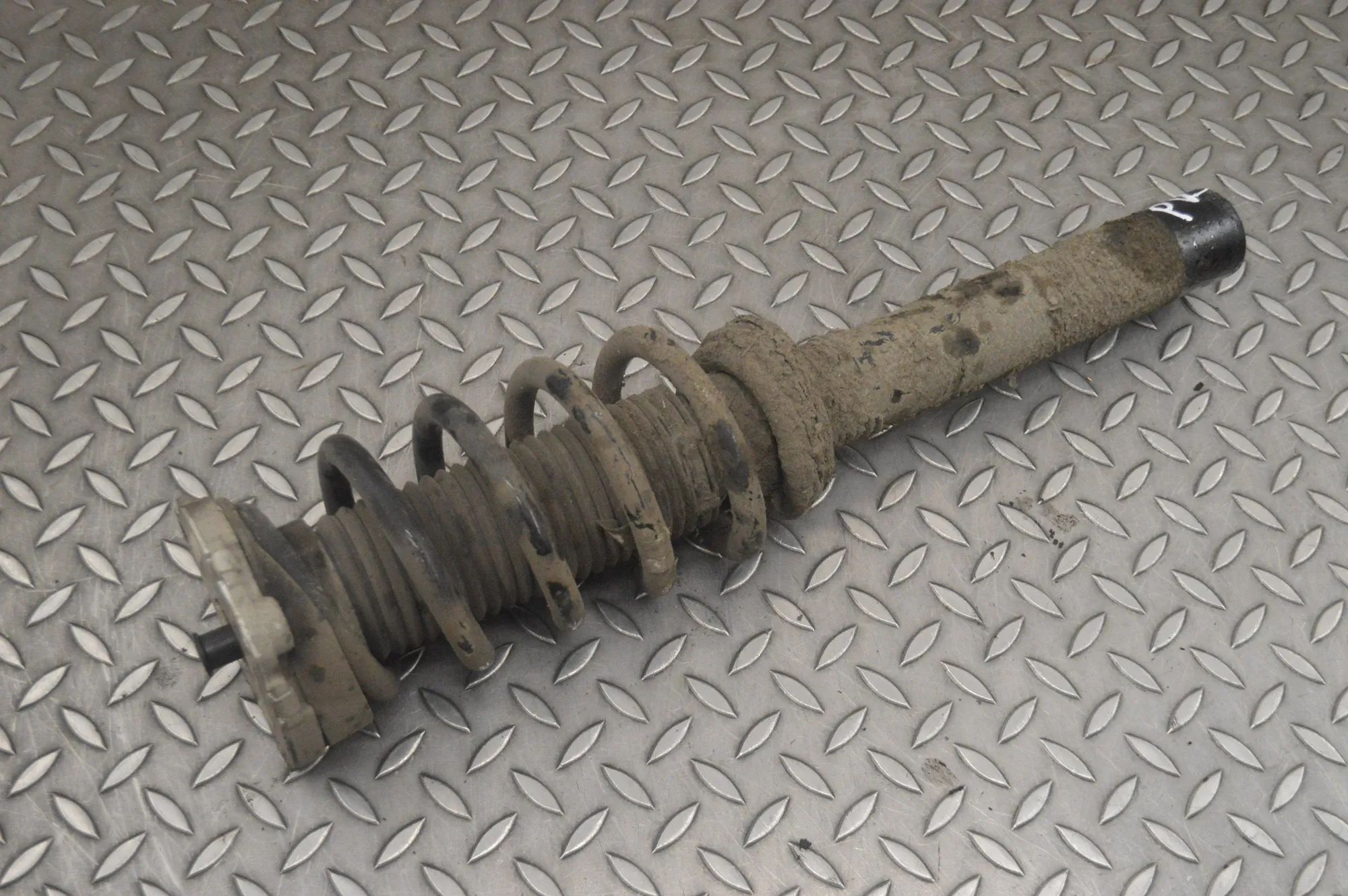 Volvo XC90 Shock absorber — front left Shock absorber — front left — VOLVO XC90 (II) (...