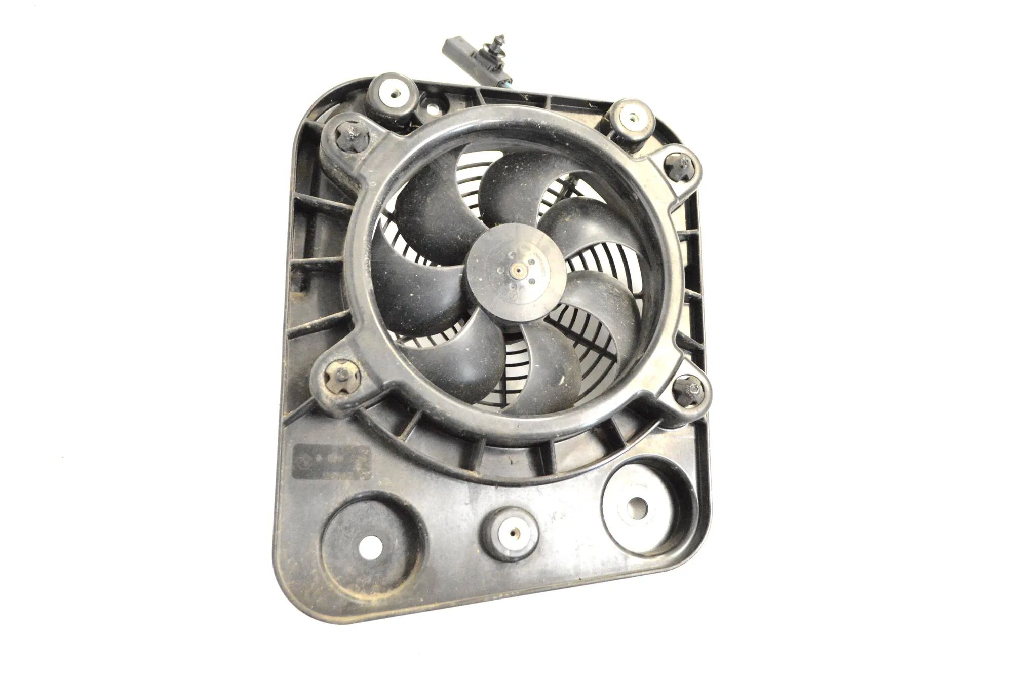 BMW i3 (I01) Engine Cooling Fan Engine Cooling Fan — BMW I3 (I01) (2013-2021) —...