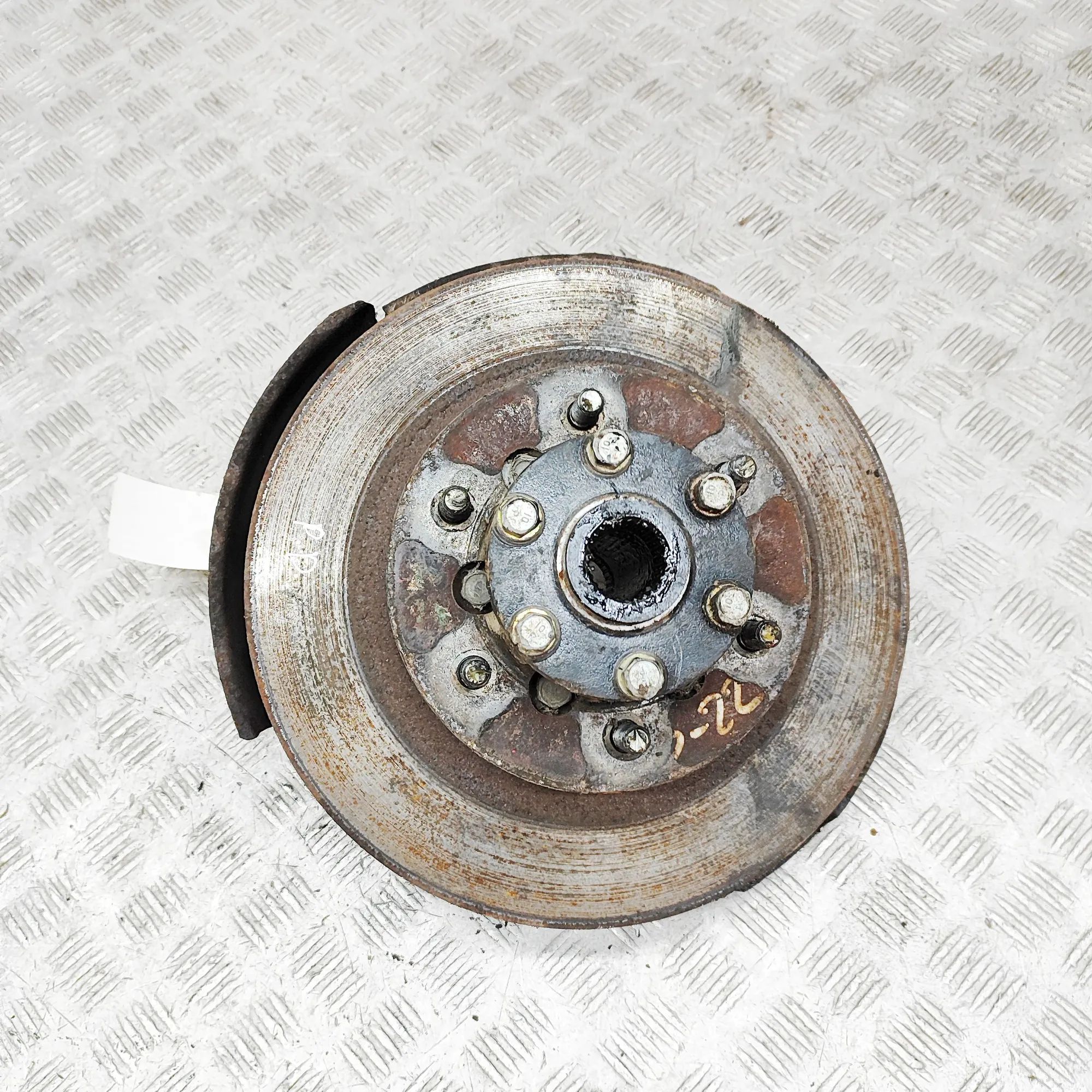 Mitsubishi Colt Front Right Wheel Hub Front Right Wheel Hub — MITSUBISHI L (200 K7_T,...