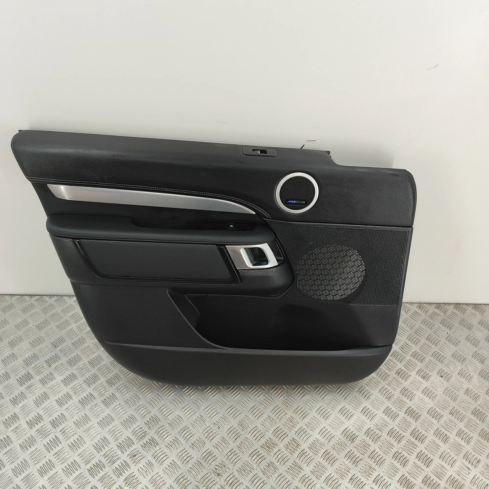 Land Rover Discovery Front Left Door Panel Front Left Door Panel — LAND ROVER DISCOVERY (V...
