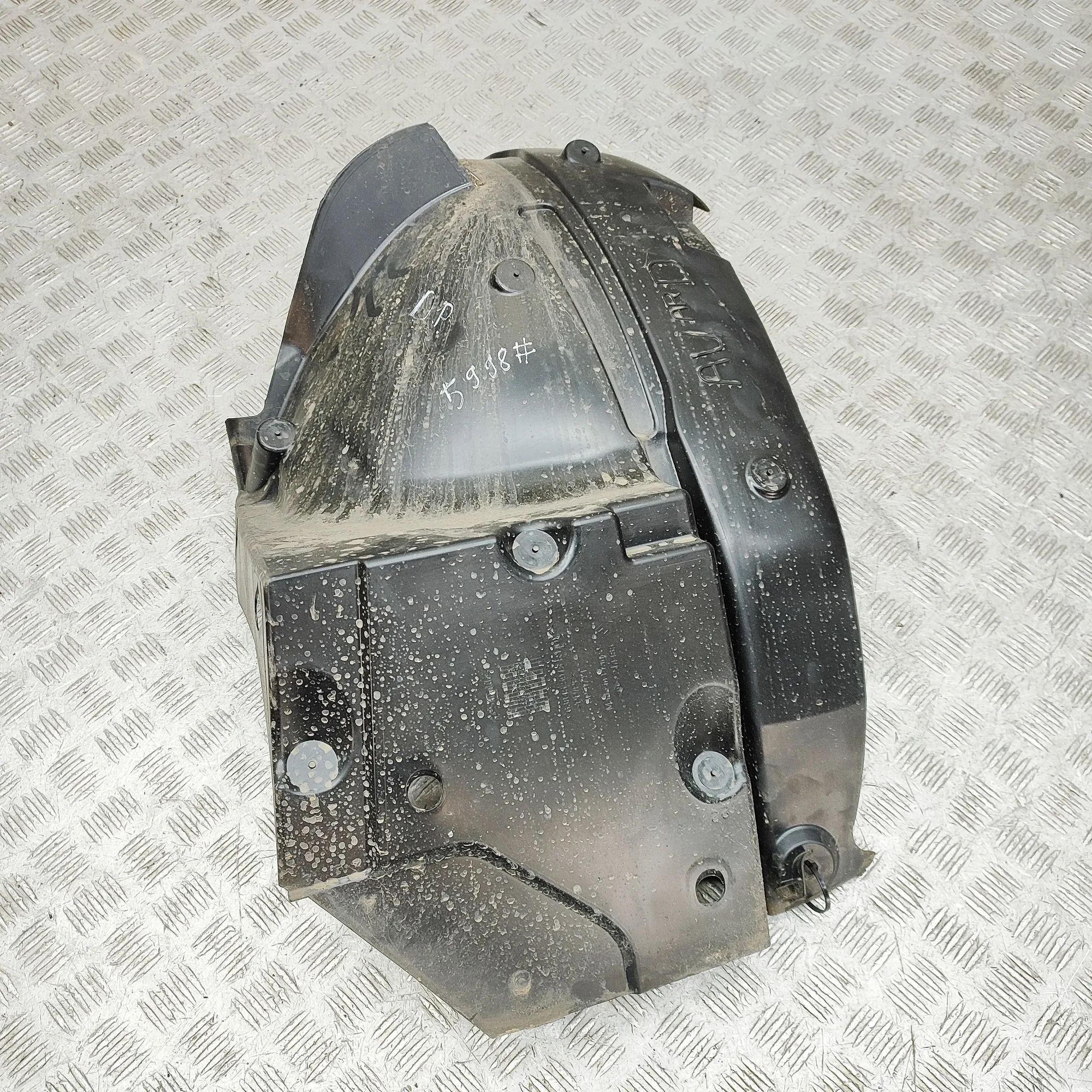 Renault Trafic Wheel arch liner — front — right — front section Wheel arch liner — front — right — front sectio...