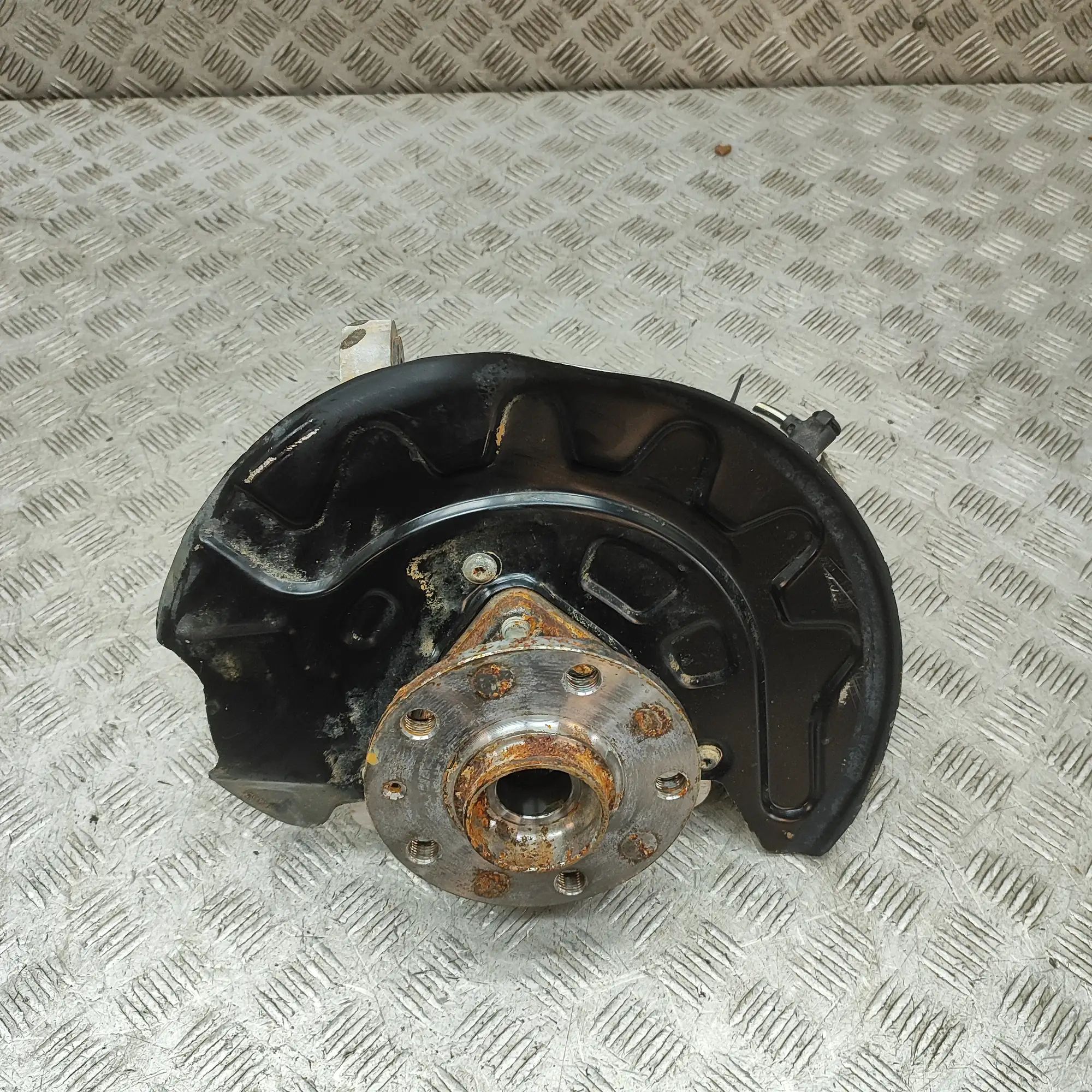 Audi Q3 (F3) Front Right Wheel Hub Front Right Wheel Hub — AUDI Q3 (F3) (2018-...)...