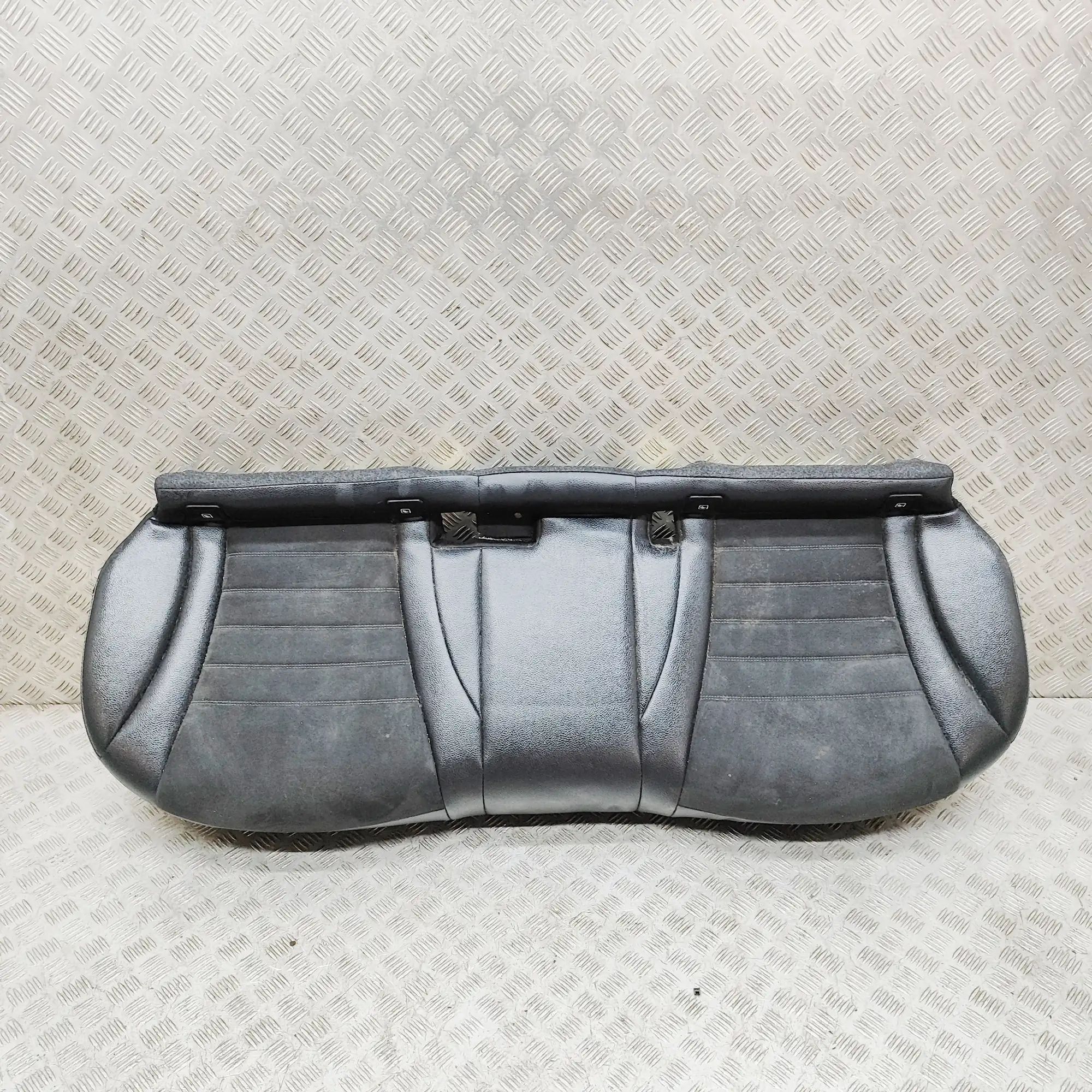 Mercedes-Benz GLC (X253) Takapenkki Rear seat — MERCEDES BENZ GLC (X253, C253) (201...
