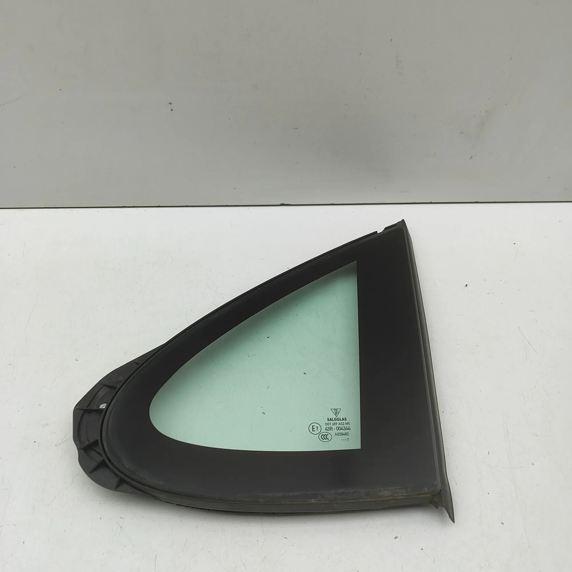Porsche Panamera Rear Right Quarter Window Rear Right Quarter Window — PORSCHE PANAMERA (9...