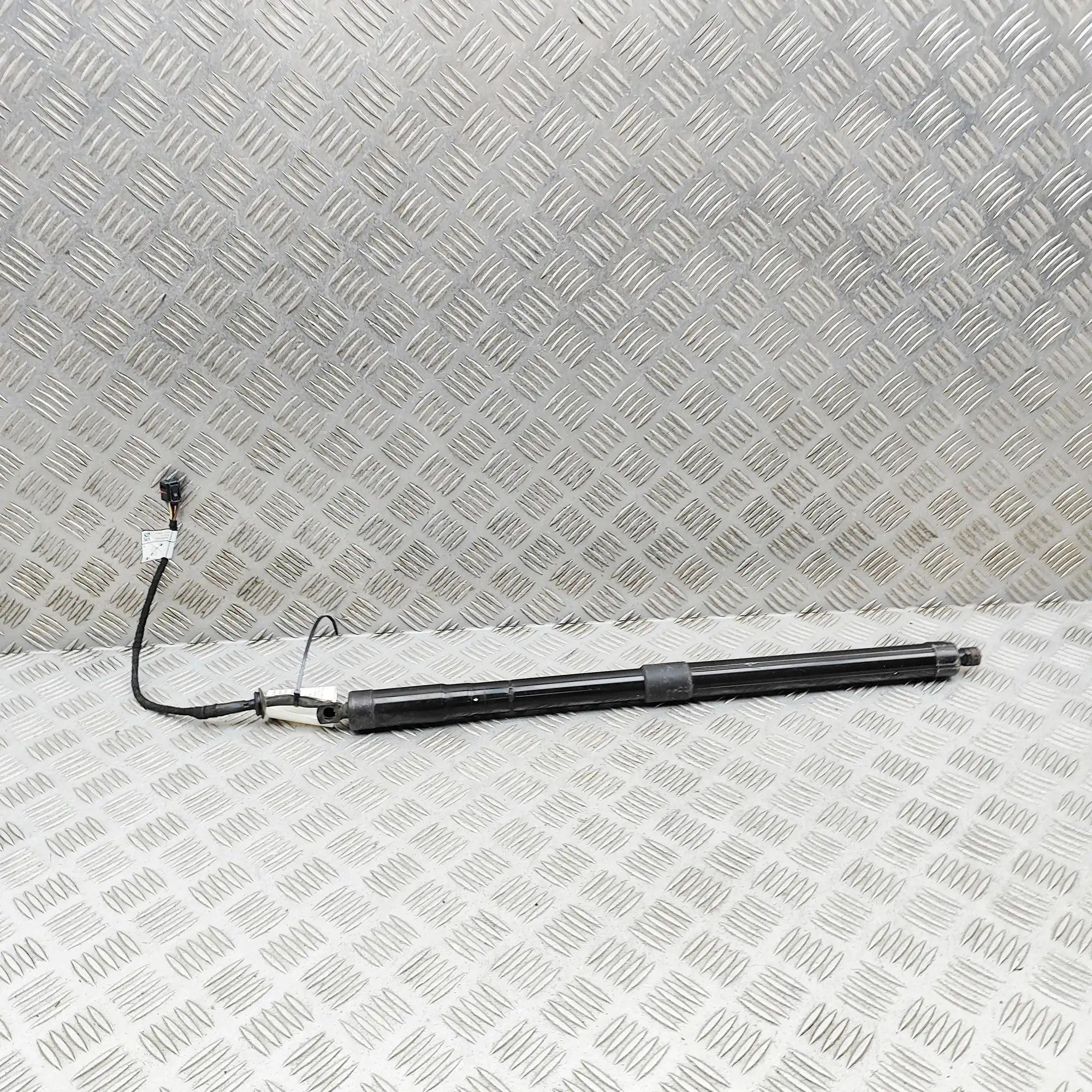 Volvo XC60 Right Side Tailgate Gas Strut Right Side Tailgate Gas Strut — VOLVO XC60 (200...