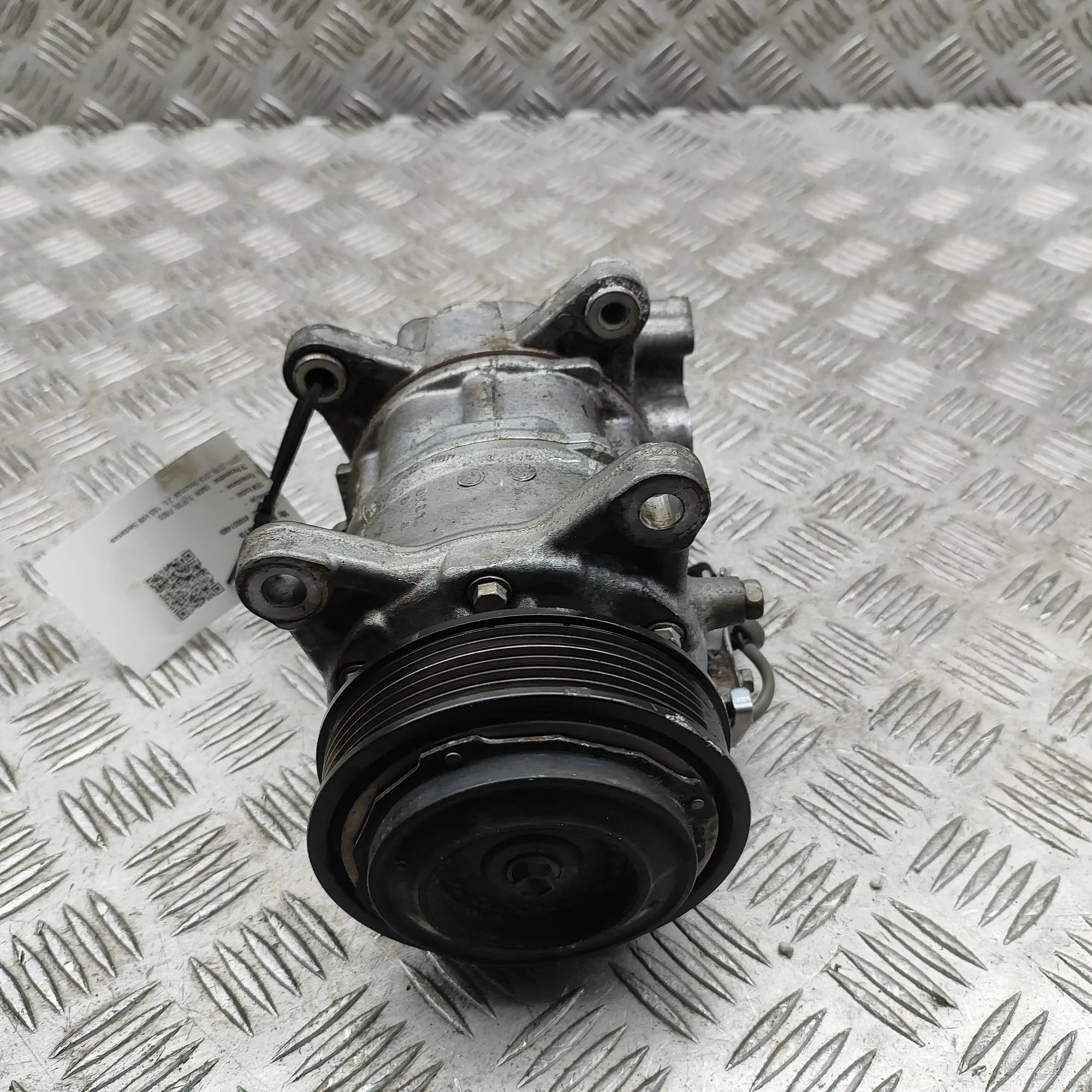 BMW 3 (F30 / F31) Air-conditioning compressor Air-conditioning compressor — BMW 3 SERIES (F30...