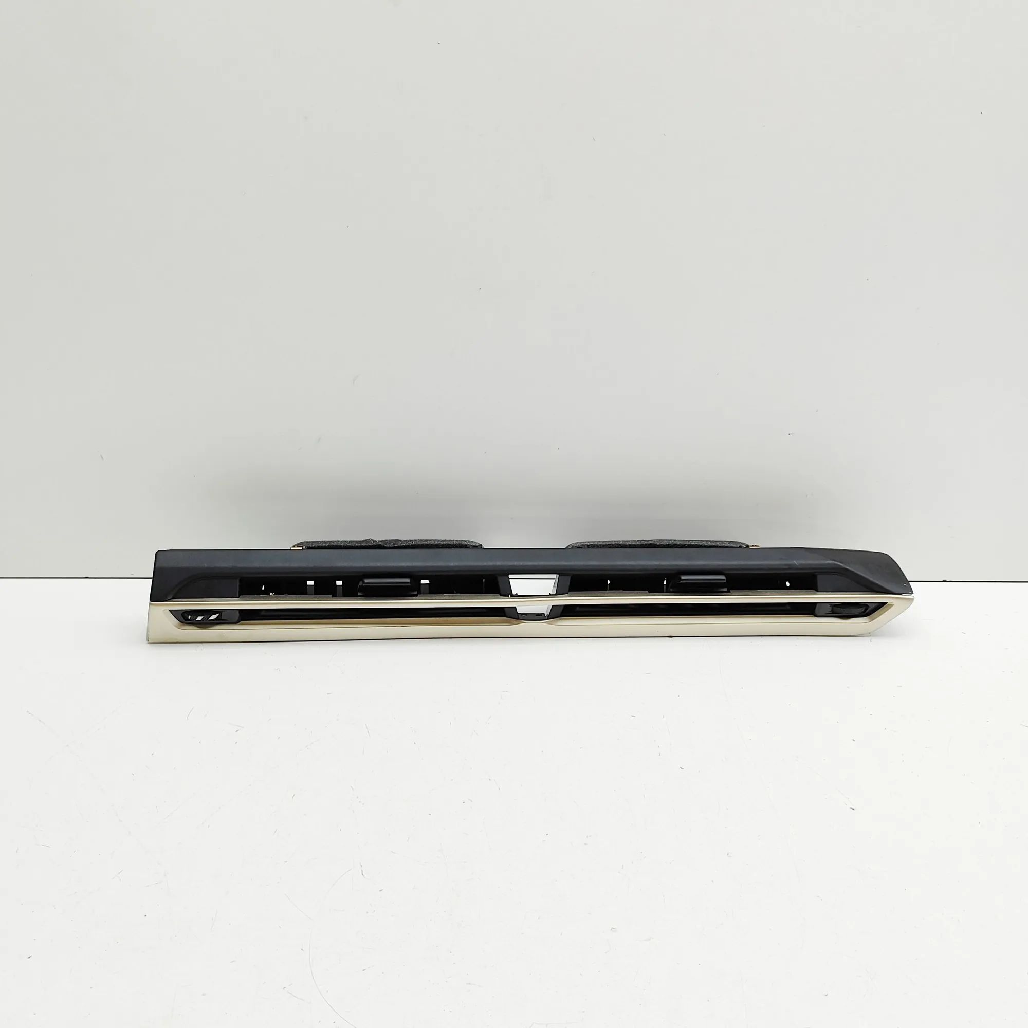 BMW iX (I20) Dashboard Air Vents Dashboard Air Vents — BMW IX (I20) (2021-...) —...