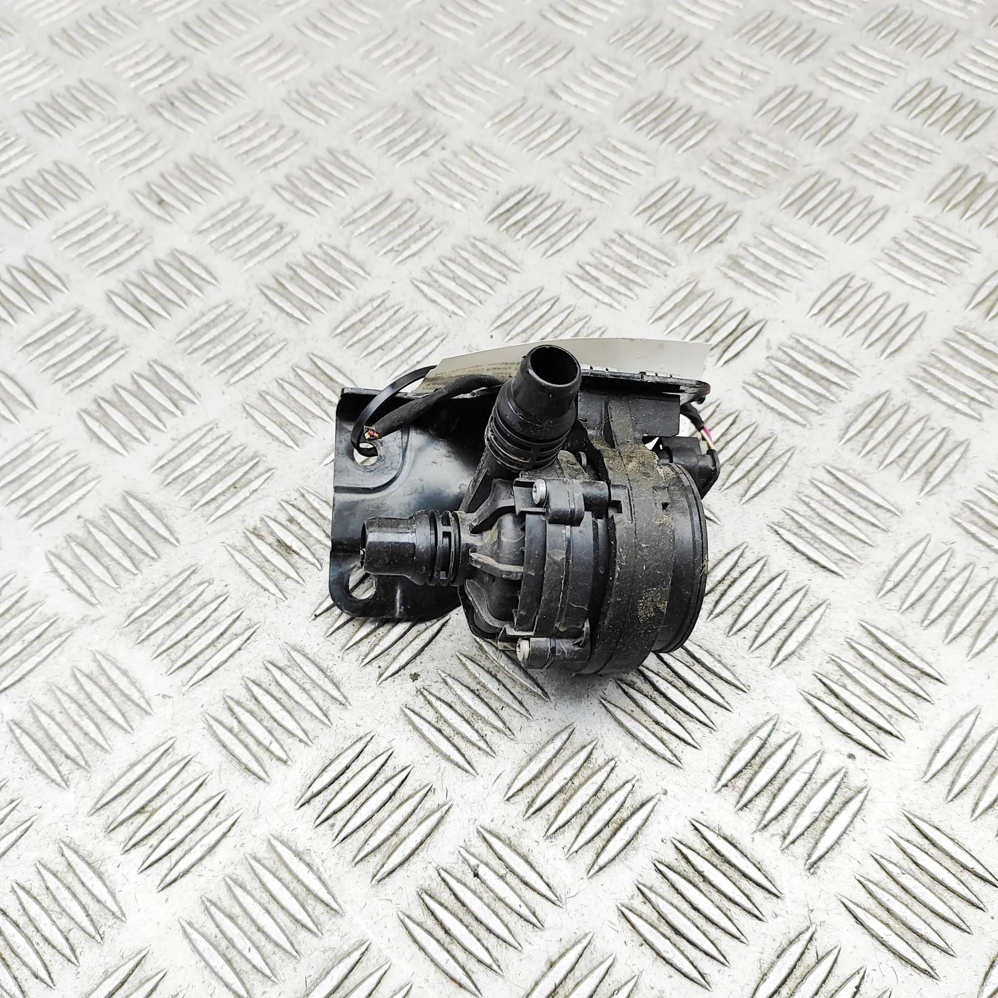 BMW iX (I20) Auxiliary Water Pump Auxiliary Water Pump — BMW IX (I20) (2021-...) ...