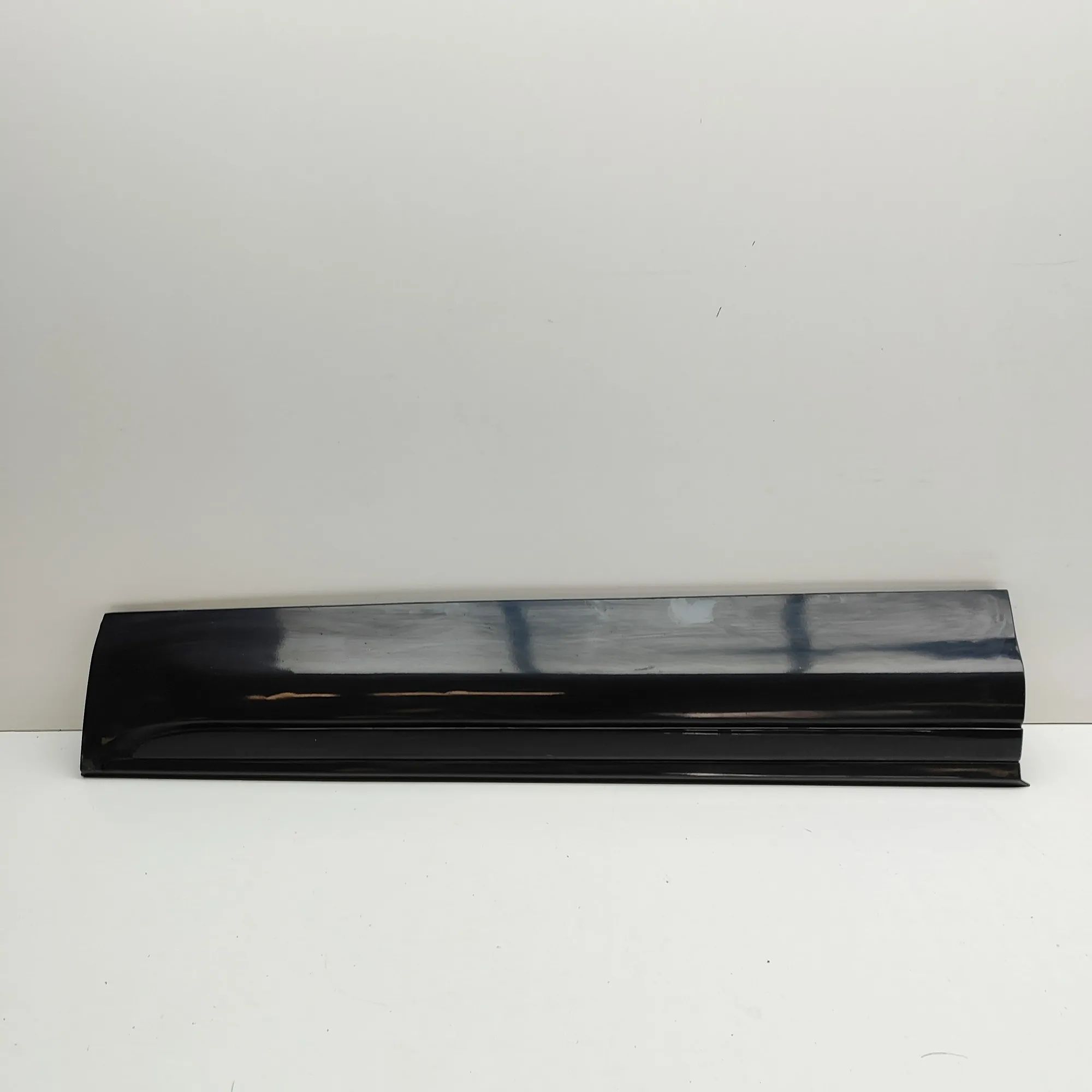 Land Rover Range Rover Evoque Front Right Door Lower Molding Front Right Door Lower Molding — LAND ROVER RAN...