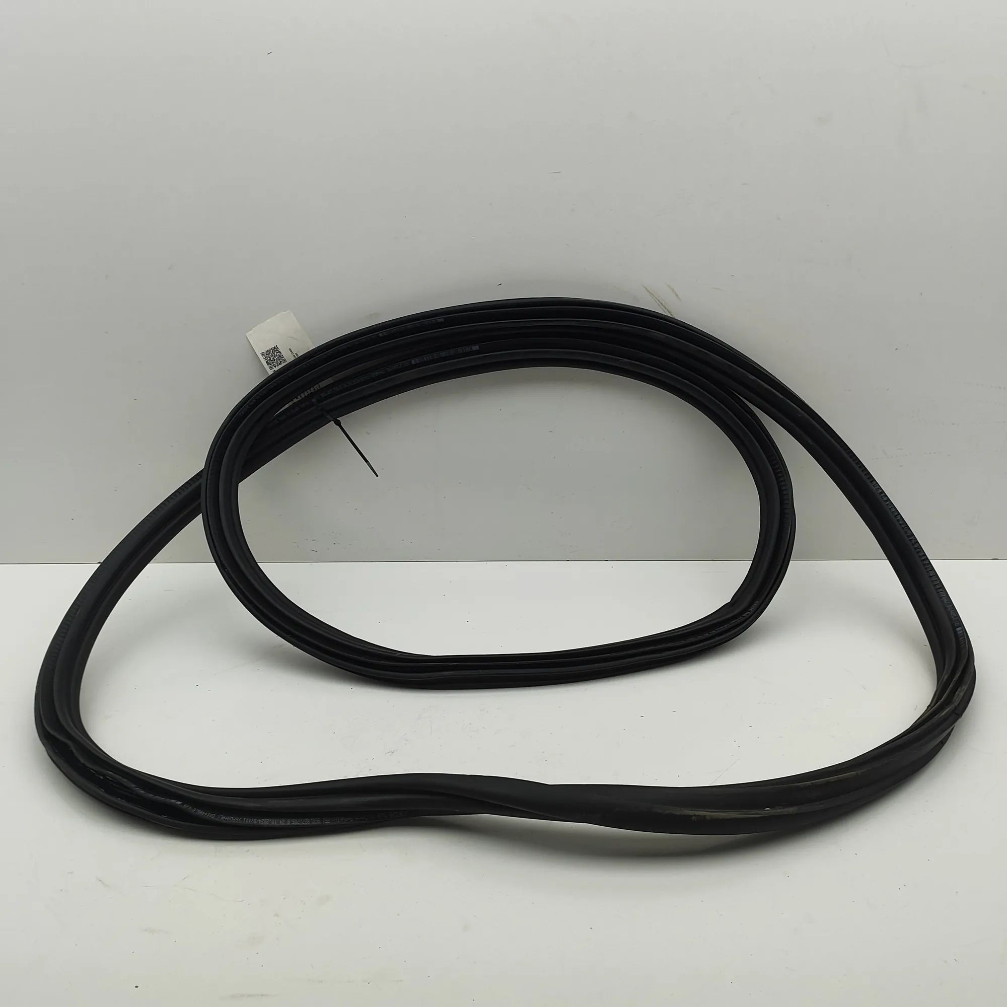 Porsche Macan (XAB) Tailgate rubber seal Tailgate rubber seal — PORSCHE MACAN (XAB) (202...