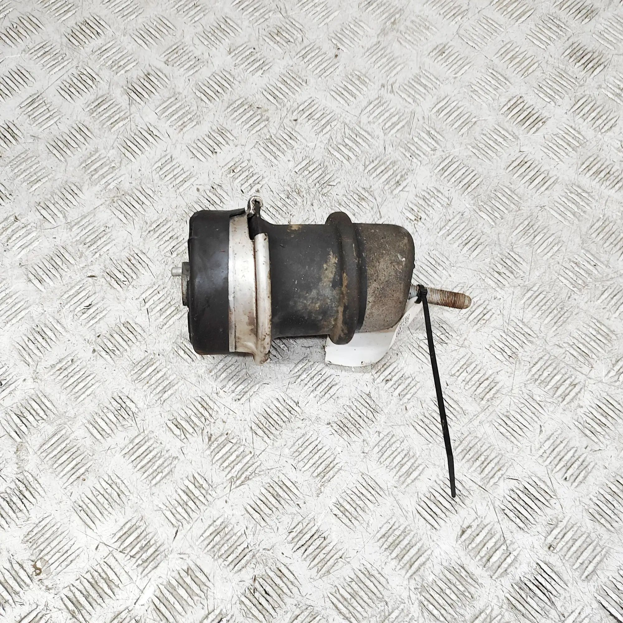 Lexus GS Left Side Engine Mount Left Side Engine Mount — LEXUS GS (_L1_) (2011-...