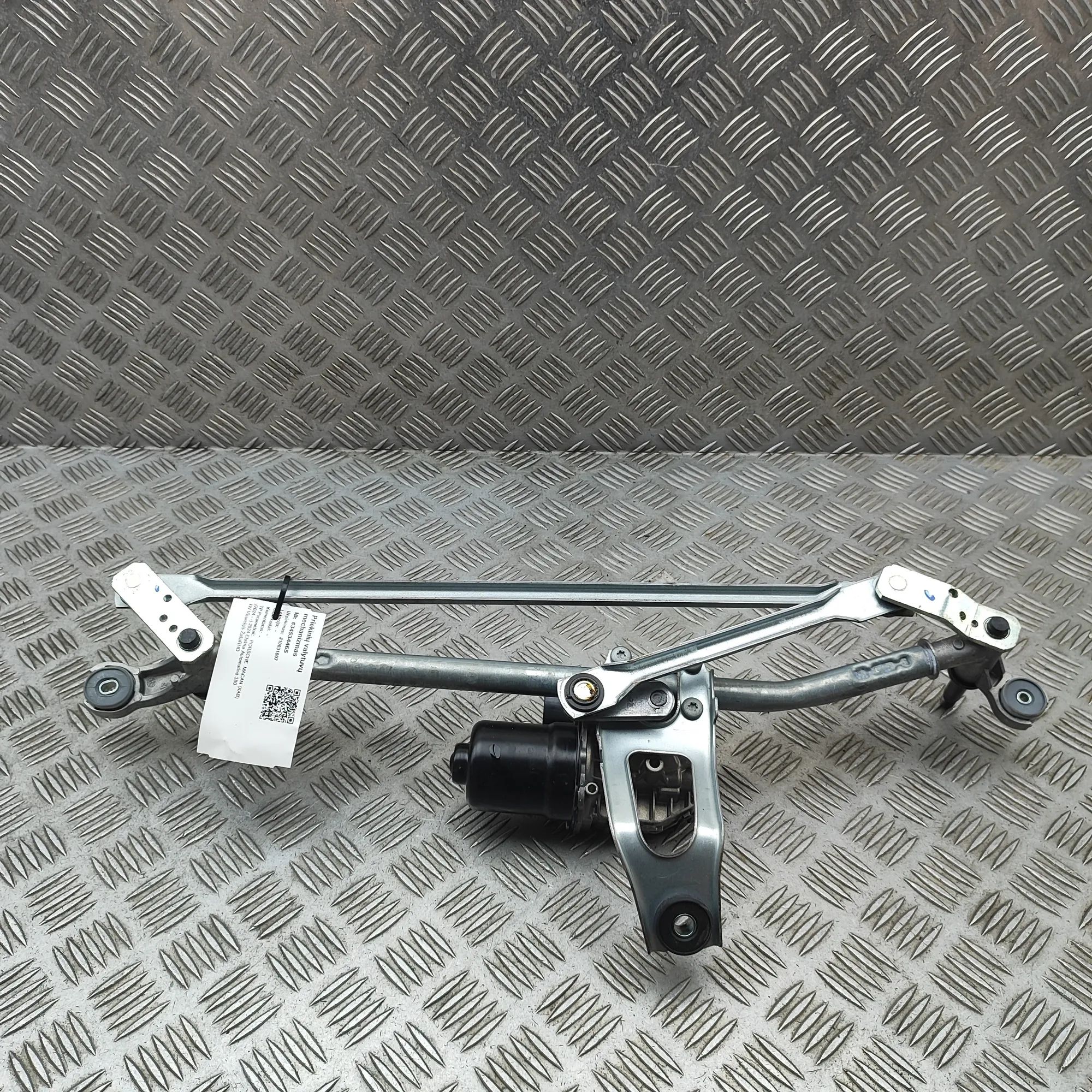 Porsche Macan (XAB) Front Windshield Wiper Mechanism Front Windshield Wiper Mechanism — PORSCHE MACA...