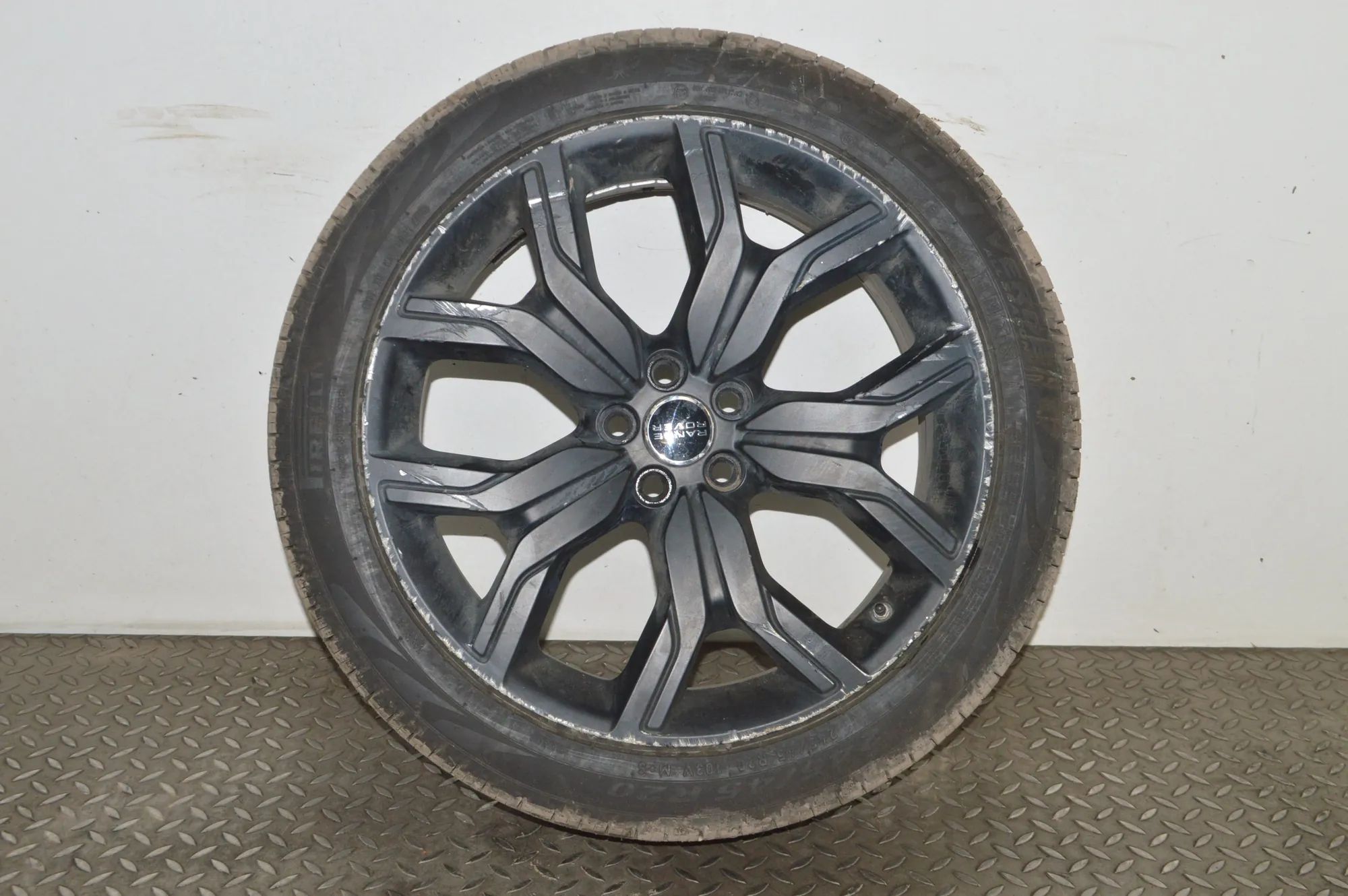Land Rover Range Rover Evoque Alloy Wheel Alloy wheel — LAND ROVER RANGE ROVER EVOQUE (L5...