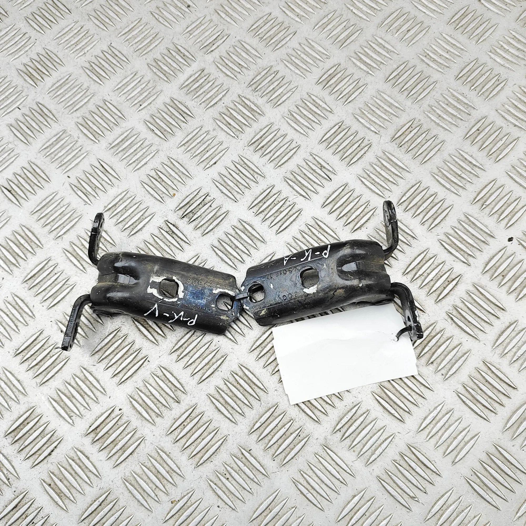 Cadillac Escalade Door hinge set — front left Door hinge set — front left — CADILLAC ESCALADE...