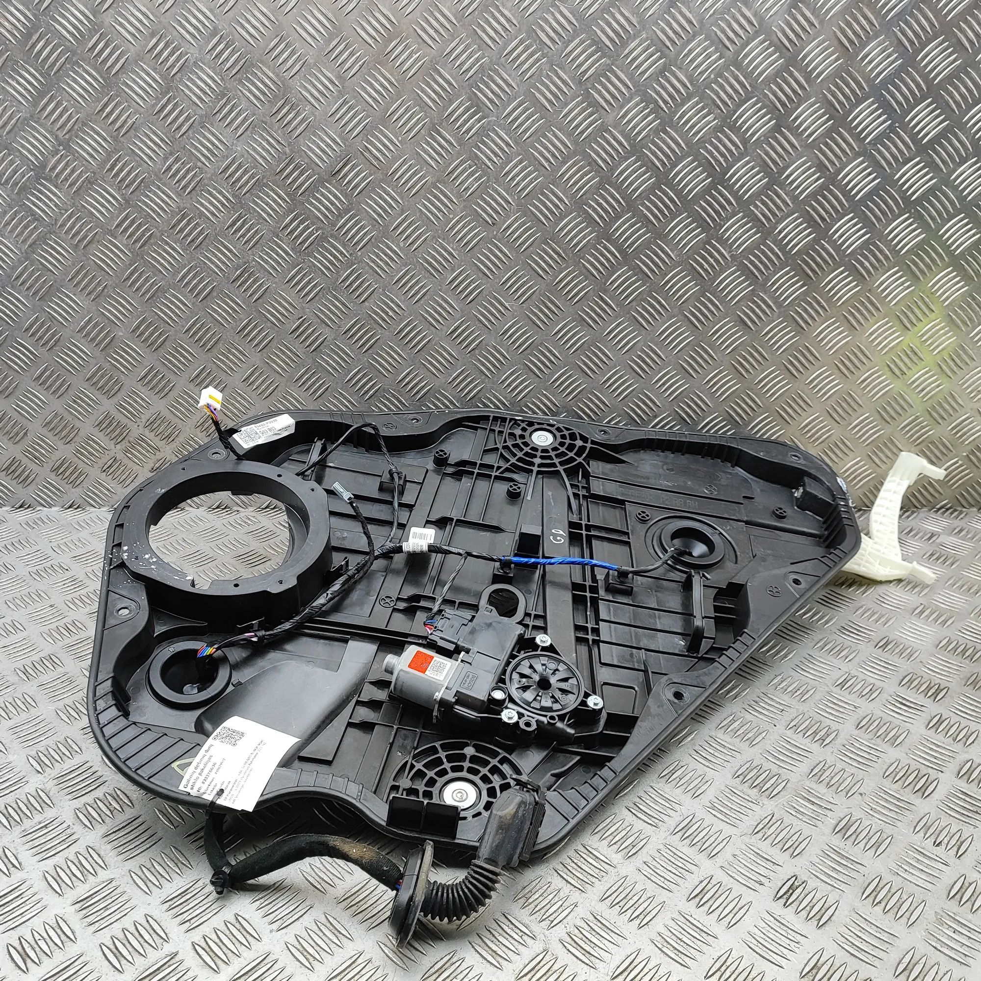 Kia Sorento Rear Right Door Window Regulator Rear Right Door Window Regulator — KIA SORENTO ...