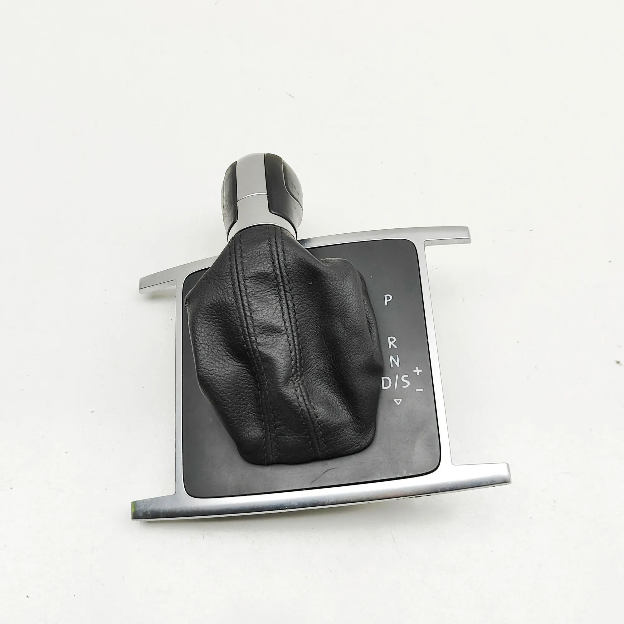 Volkswagen Amarok Gear lever knob Gear lever knob — VW AMAROK (2H_, S1B) (2010-20...