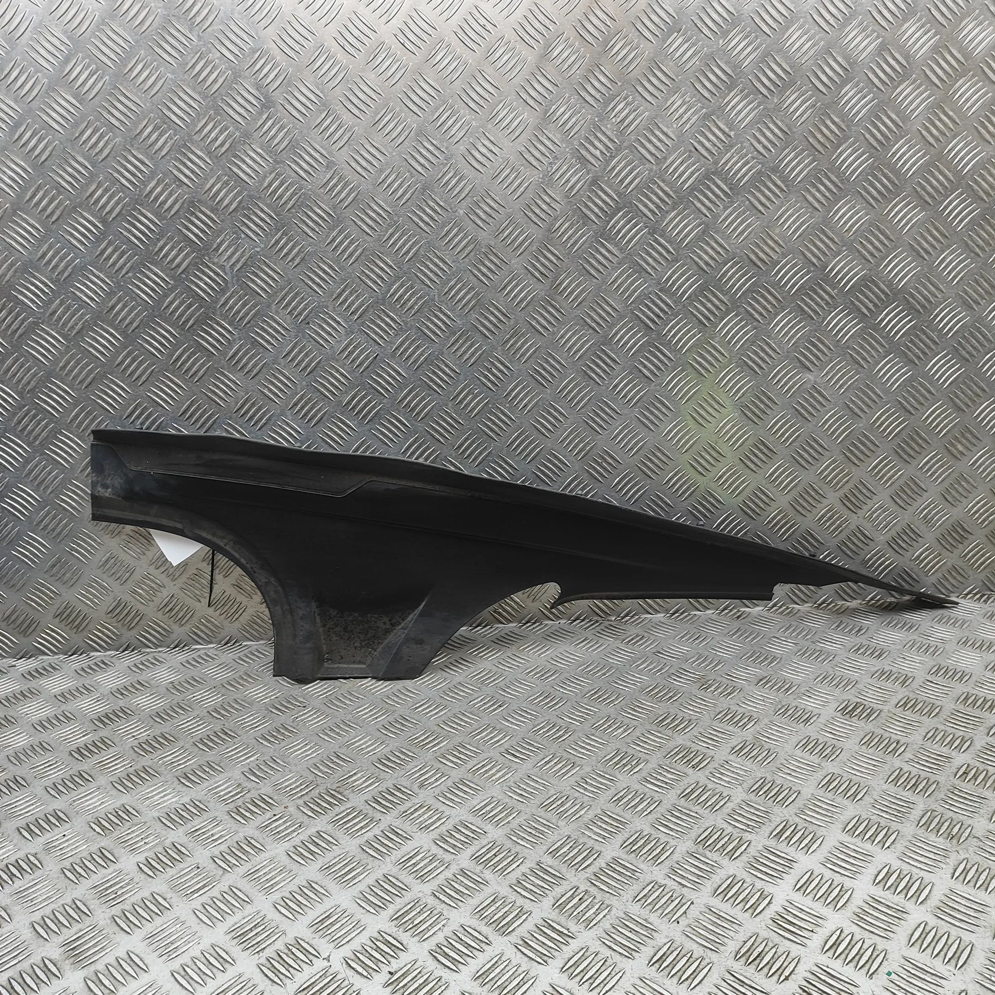 Porsche Taycan Plastic fender panel — front right Plastic fender panel — front right — PORSCHE TA...
