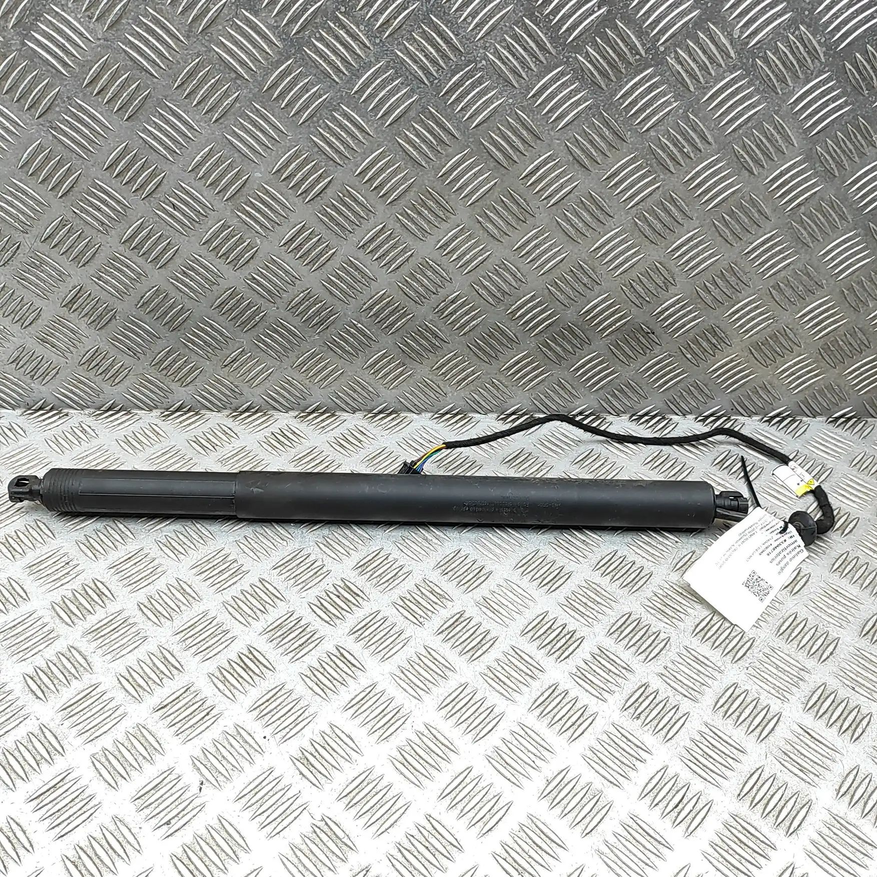 Land Rover Discovery Sport Left Side Tailgate Gas Strut Left Side Tailgate Gas Strut — LAND ROVER DISCO...