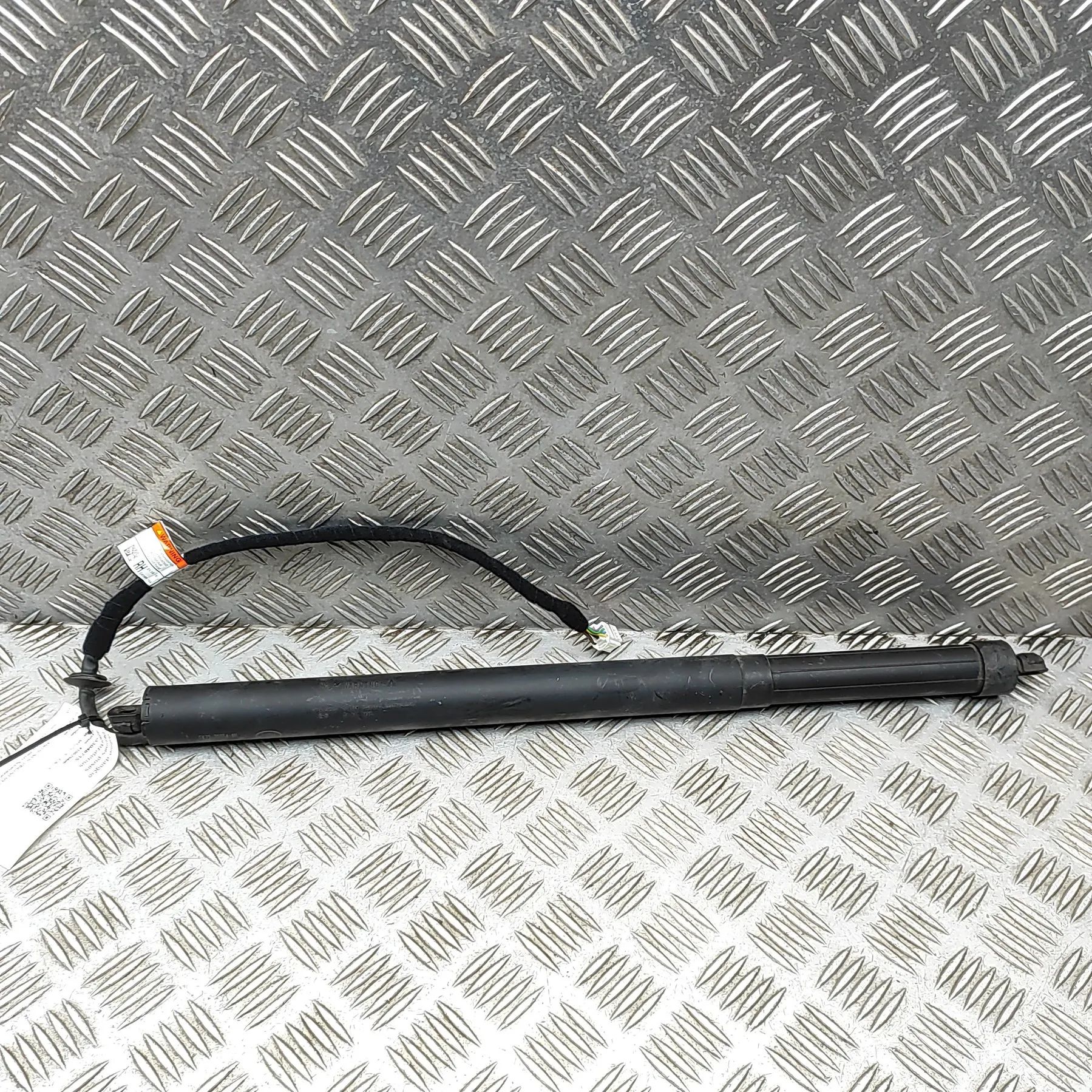 Land Rover Discovery Sport Right Side Tailgate Gas Strut Right Side Tailgate Gas Strut — LAND ROVER DISC...