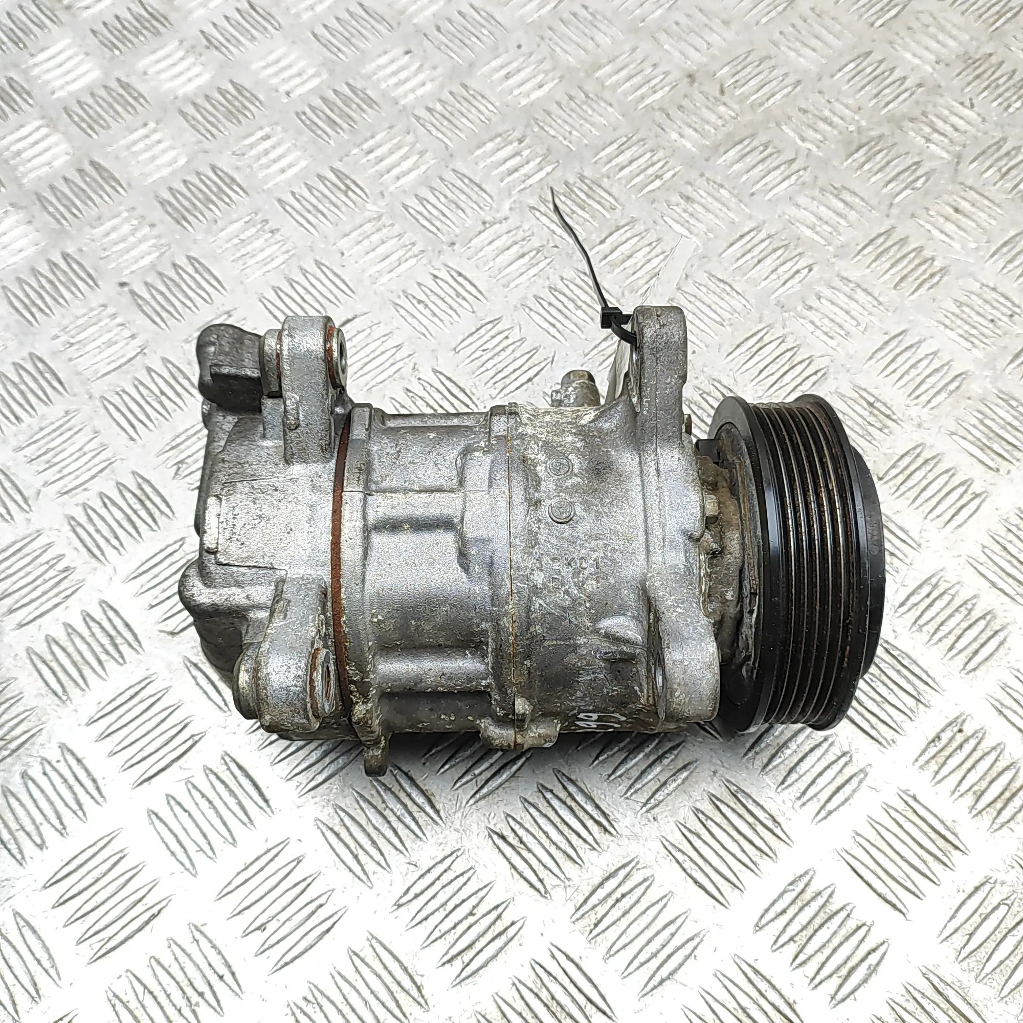 BMW 4 (F32 / F33 / F36) Air-conditioning compressor Air-conditioning compressor — BMW 4 SERIES (F32...