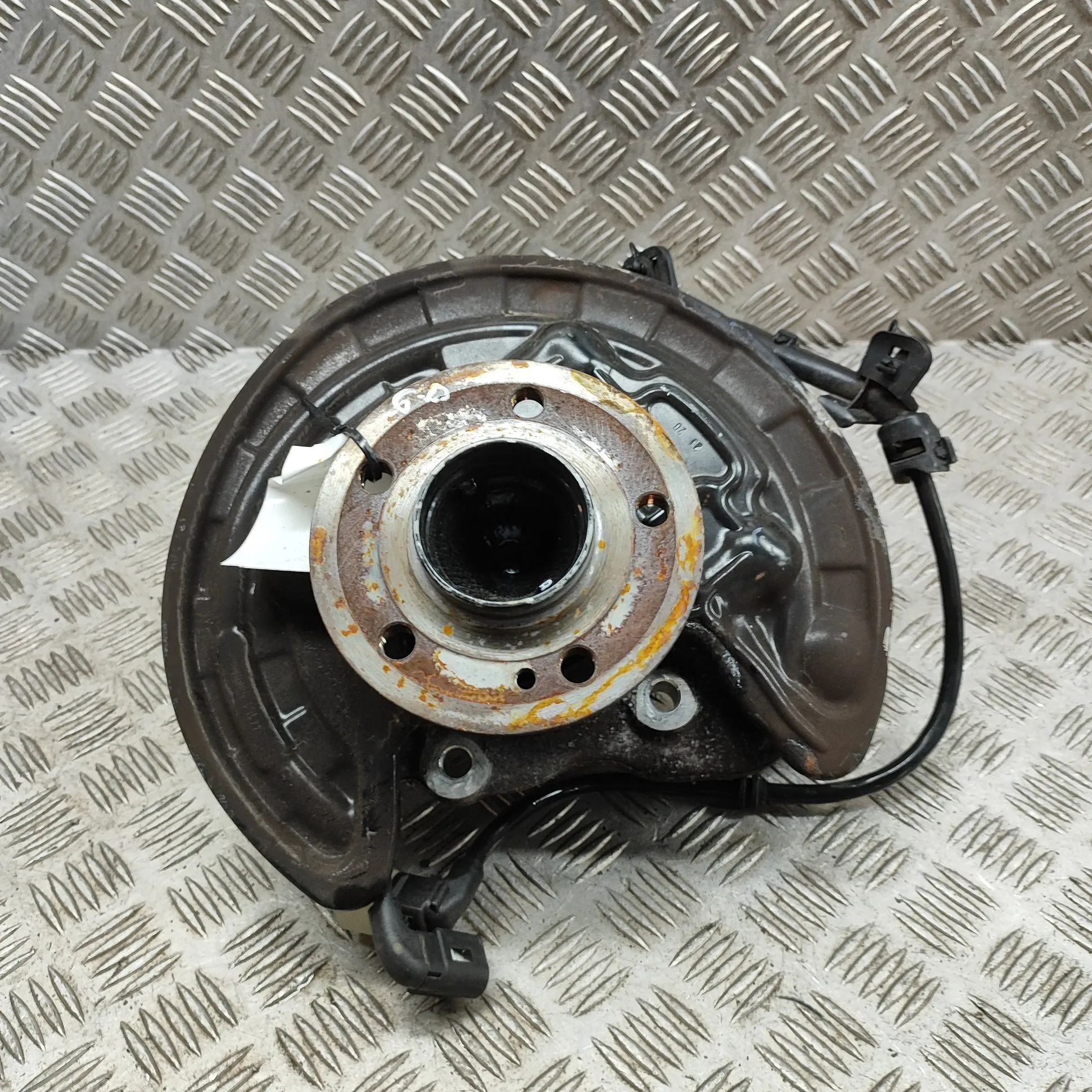 Mercedes-Benz GLA (X156) Rear Right Wheel Hub Rear Right Wheel Hub — MERCEDES BENZ GLA (H247)...