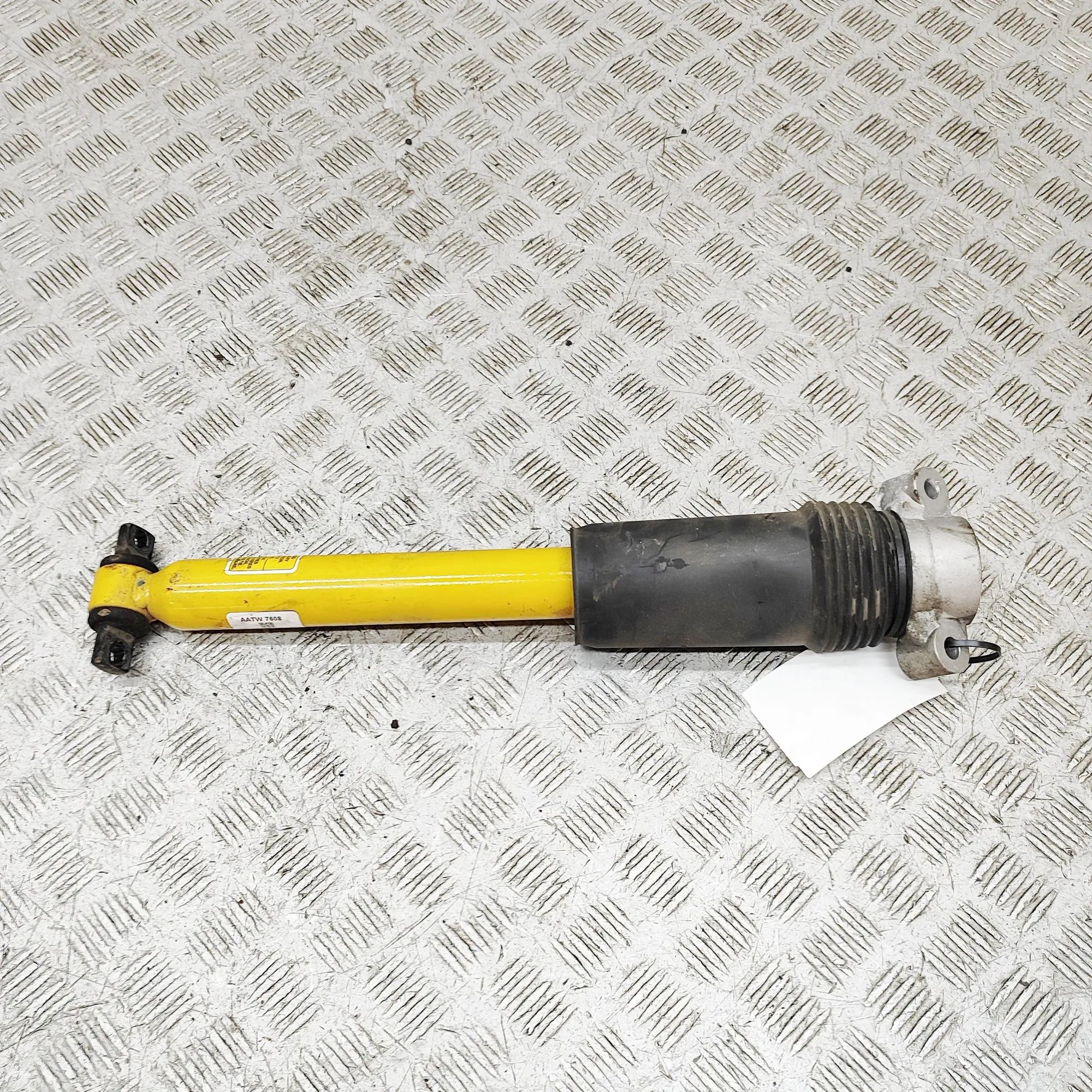 Chevrolet Corvette (C7) Shock absorber — front right Shock absorber — front right — CHEVROLET CORVET...
