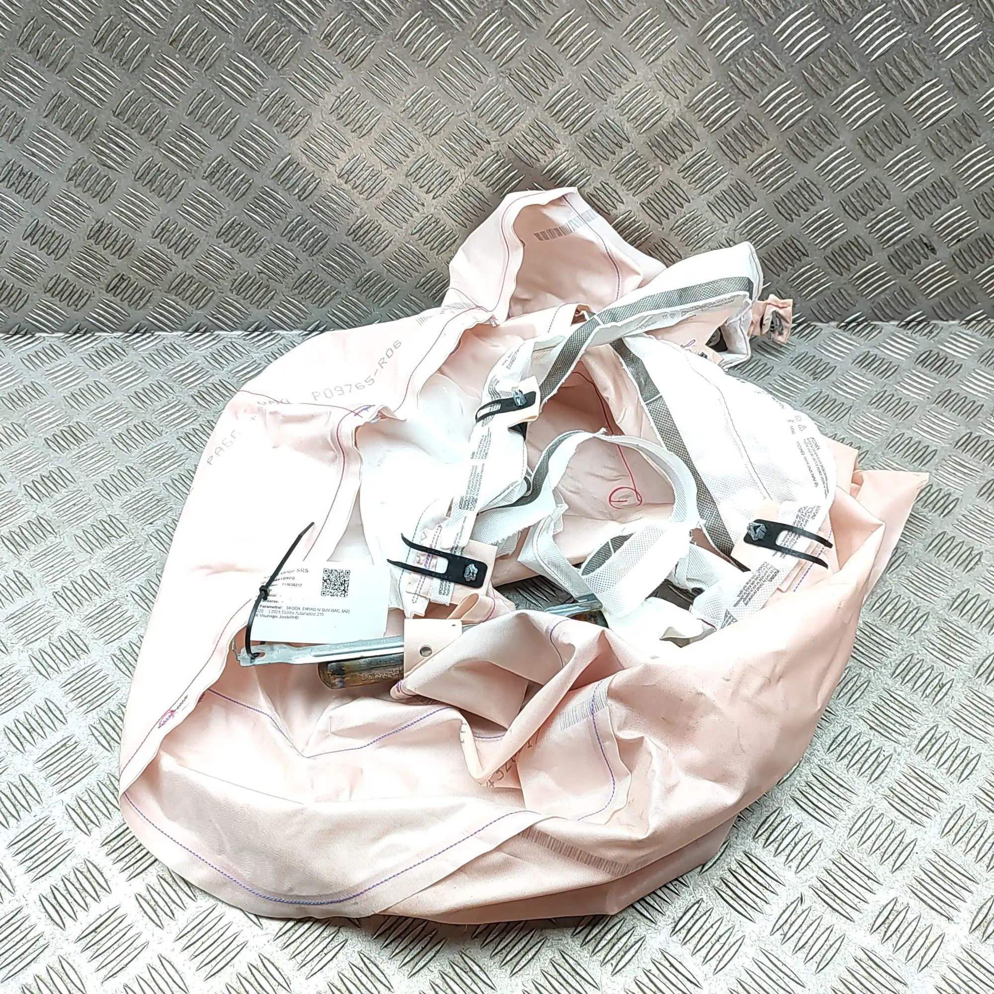 Skoda Enyaq Left Side Roof Safety Curtain SRS Left Side Roof Safety Curtain SRS — SKODA ENYAQ...