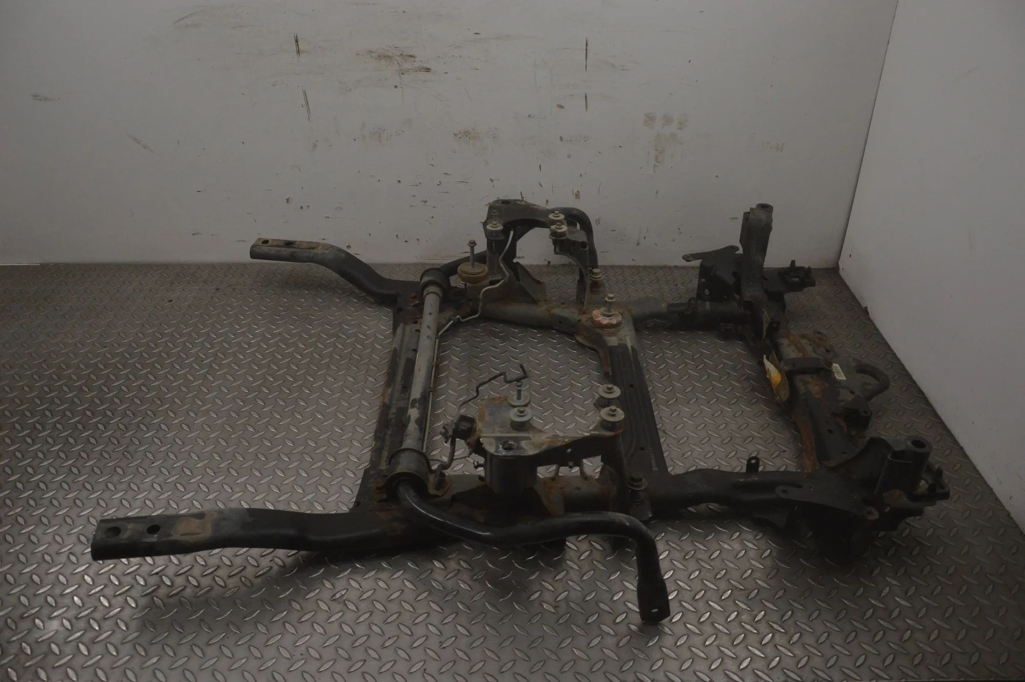 Land Rover Discovery Front subframe Front subframe — LAND ROVER DISCOVERY (V L462) ...