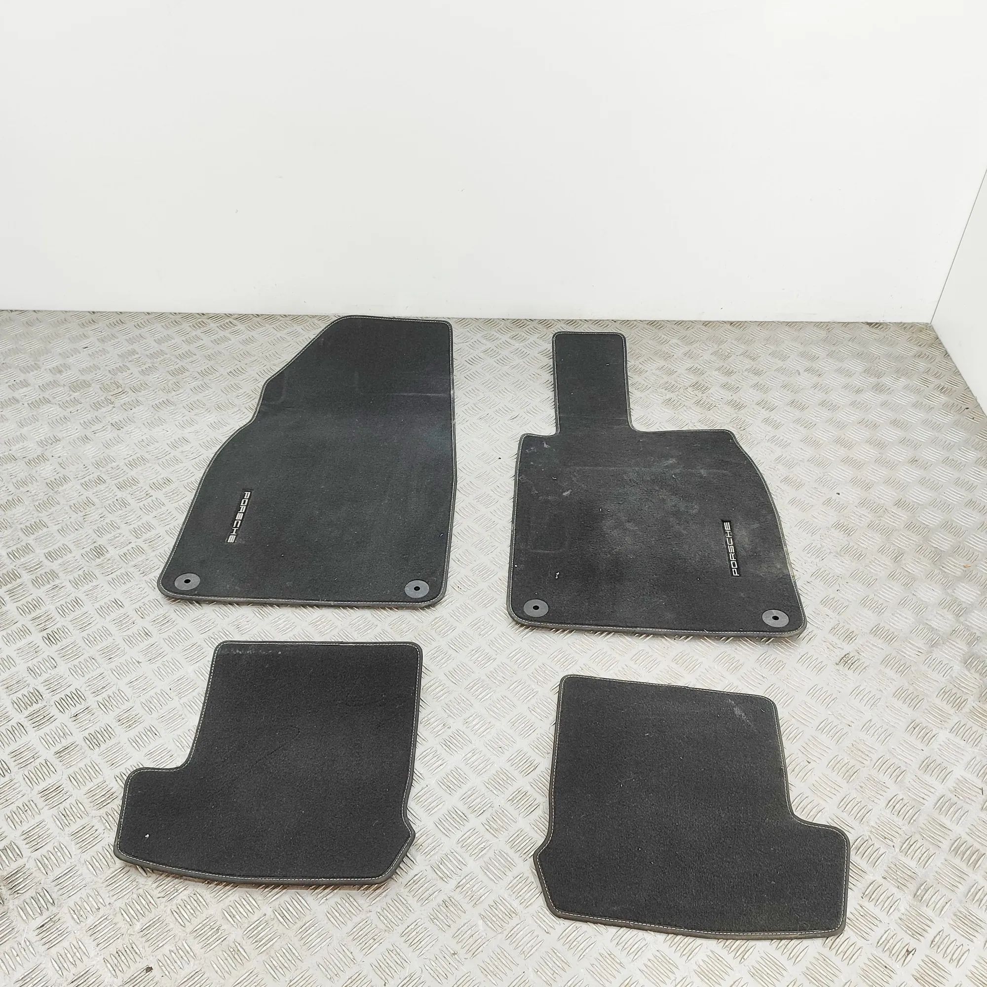 Porsche 911 (991) Floor Mat Set Floor mat set — PORSCHE 911 (991) (2011-2020) —...