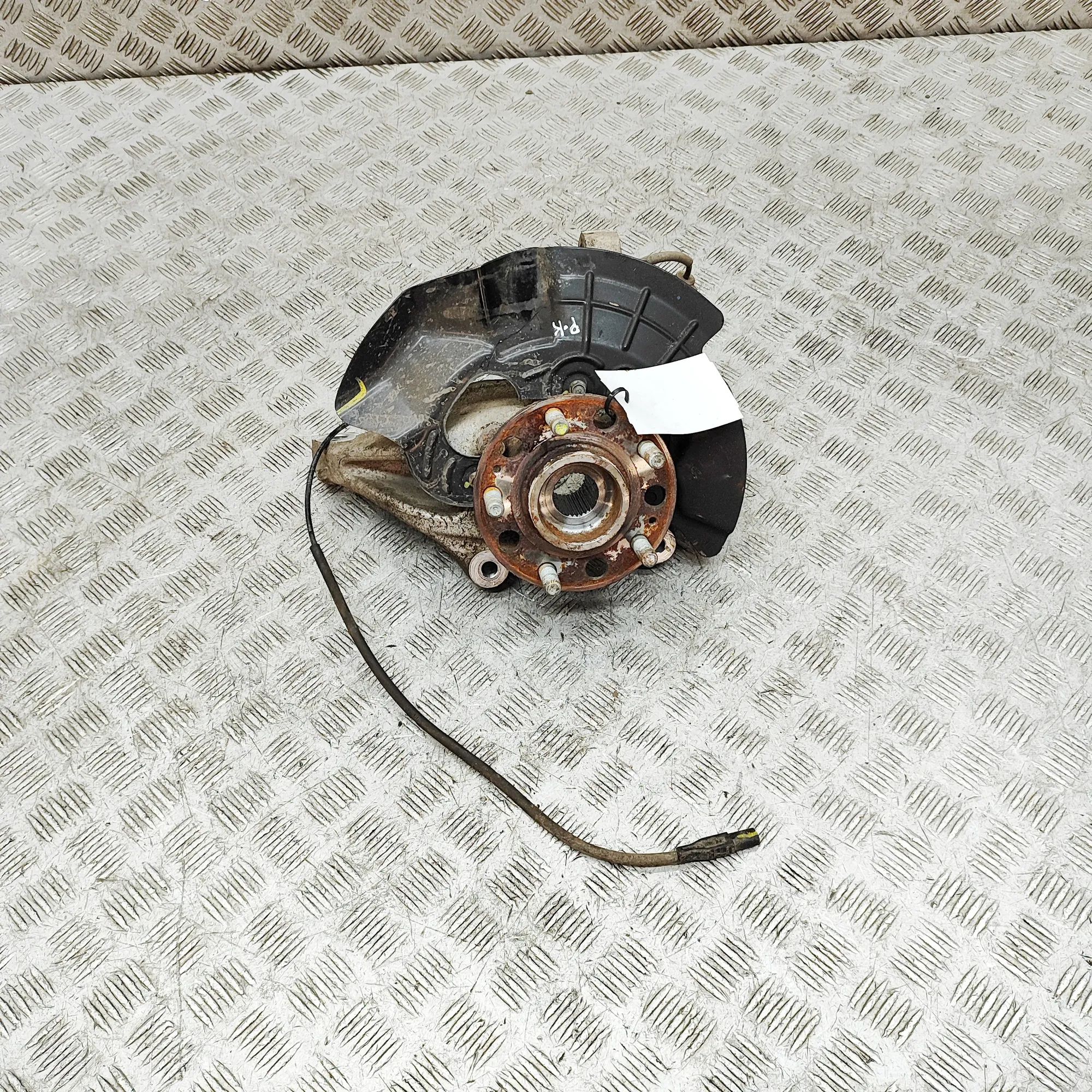 Kia Sportage Front Left Wheel Hub Front Left Wheel Hub — KIA SPORTAGE (V NQ5) (20...