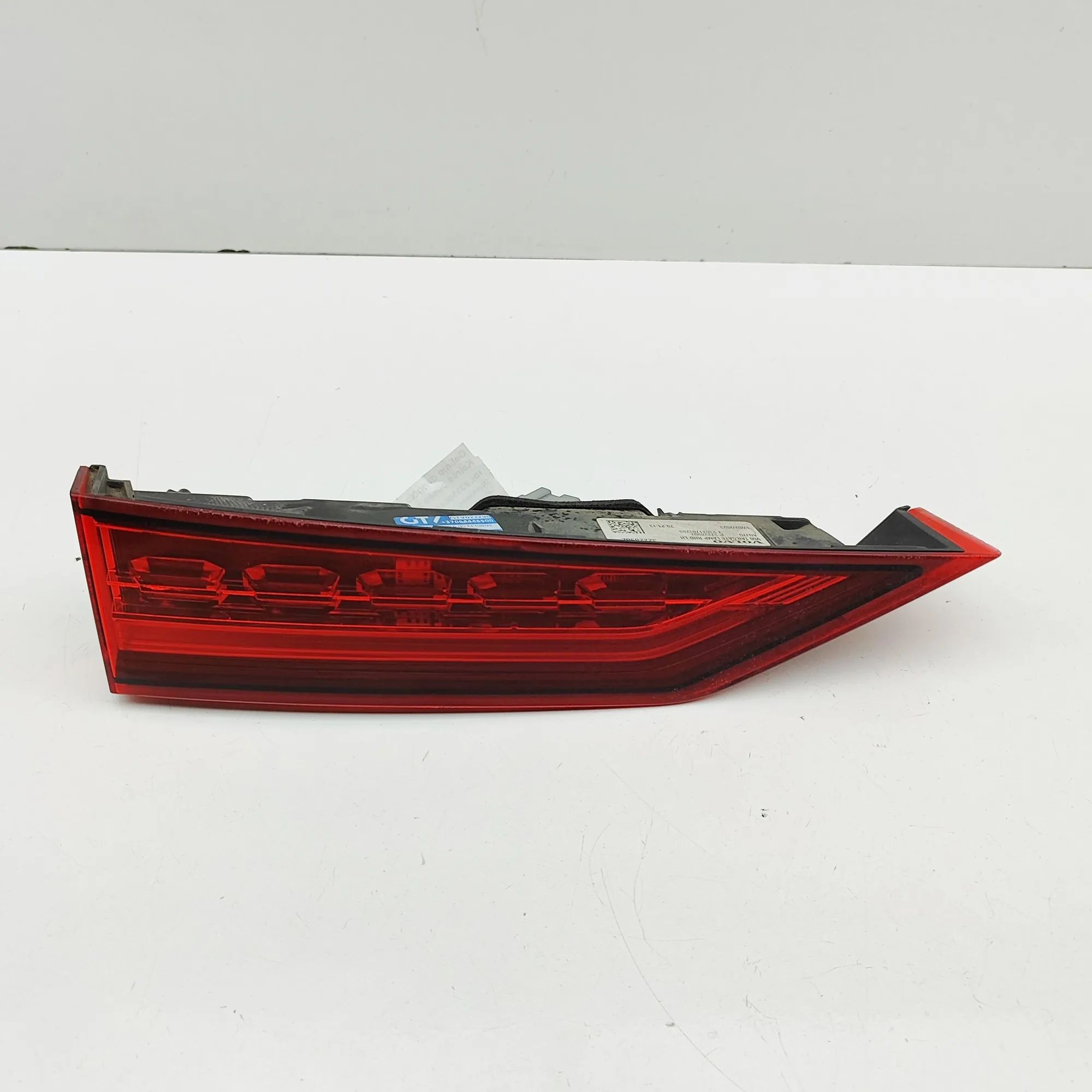 Volvo V60 Left Side Tailgate Tail Light Left Side Tailgate Tail Light — VOLVO V60 (II 2...