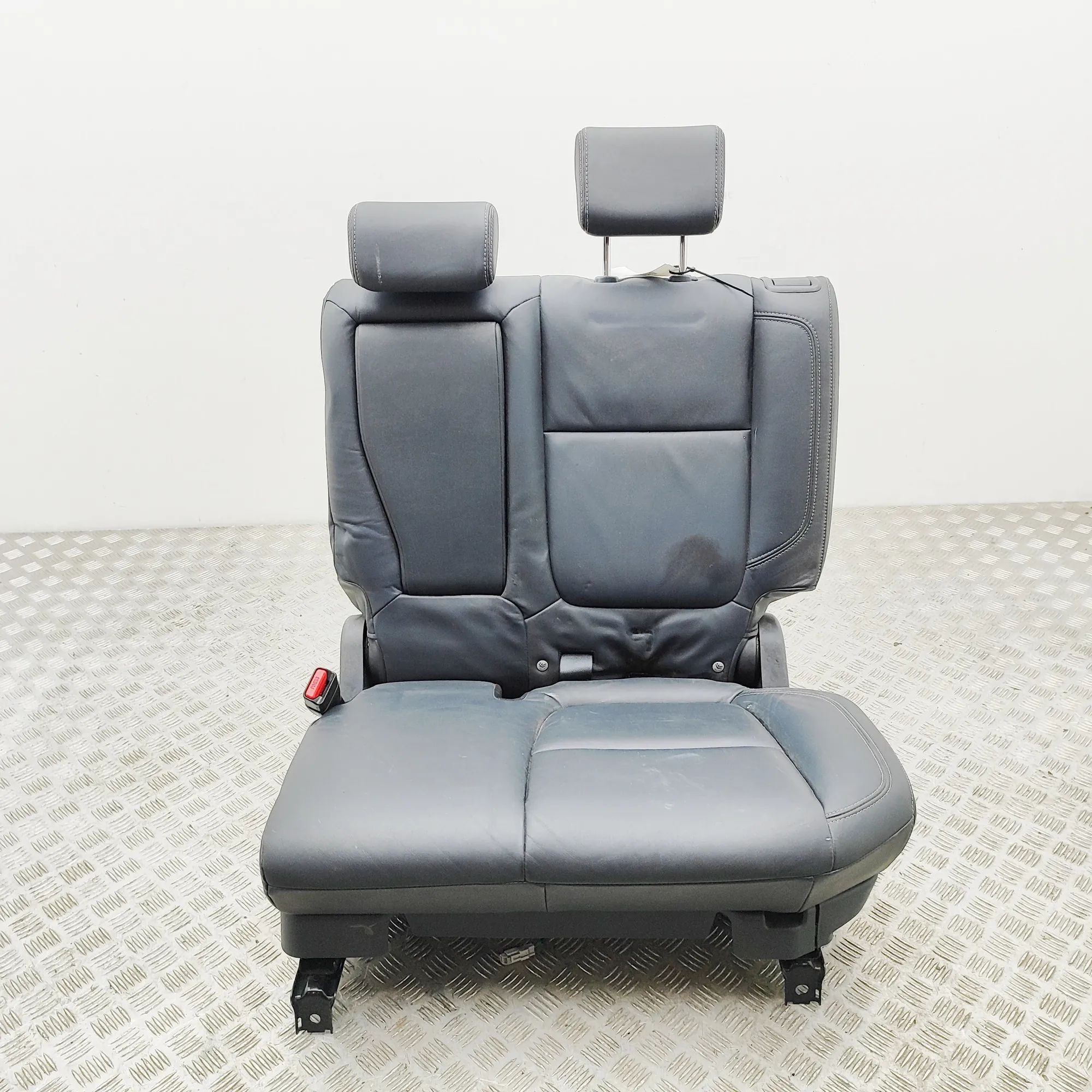Mitsubishi Outlander Takapenkki Rear seat — MITSUBISHI OUTLANDER (III GG_W, GF_...
